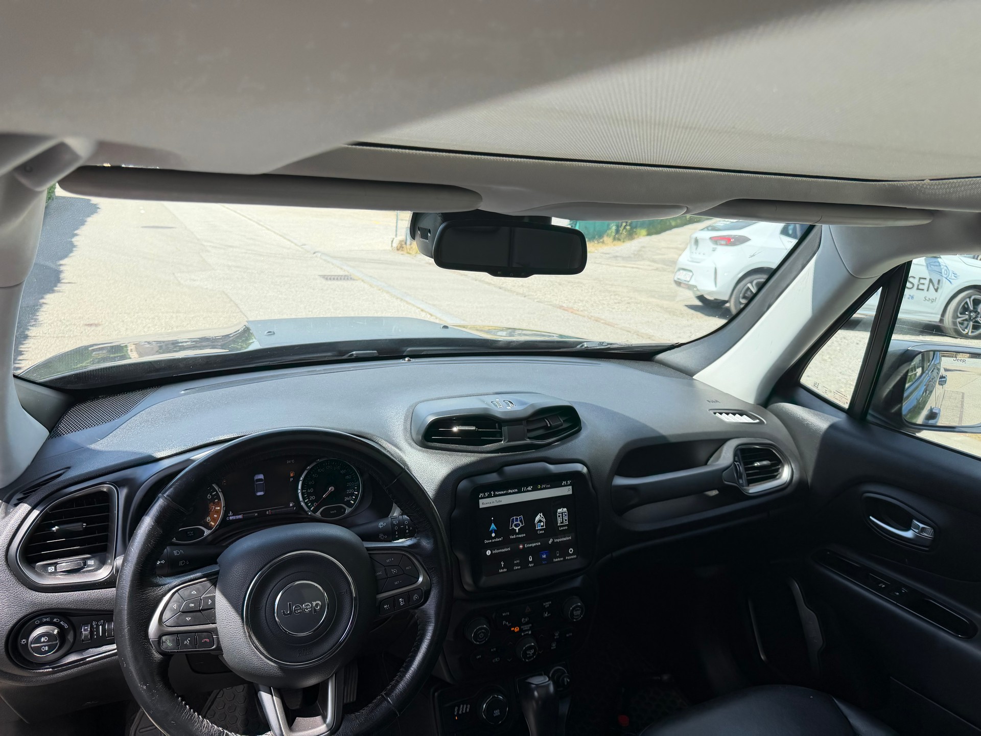 JEEP Renegade 1.4 Turbo Limited AWD-image-9