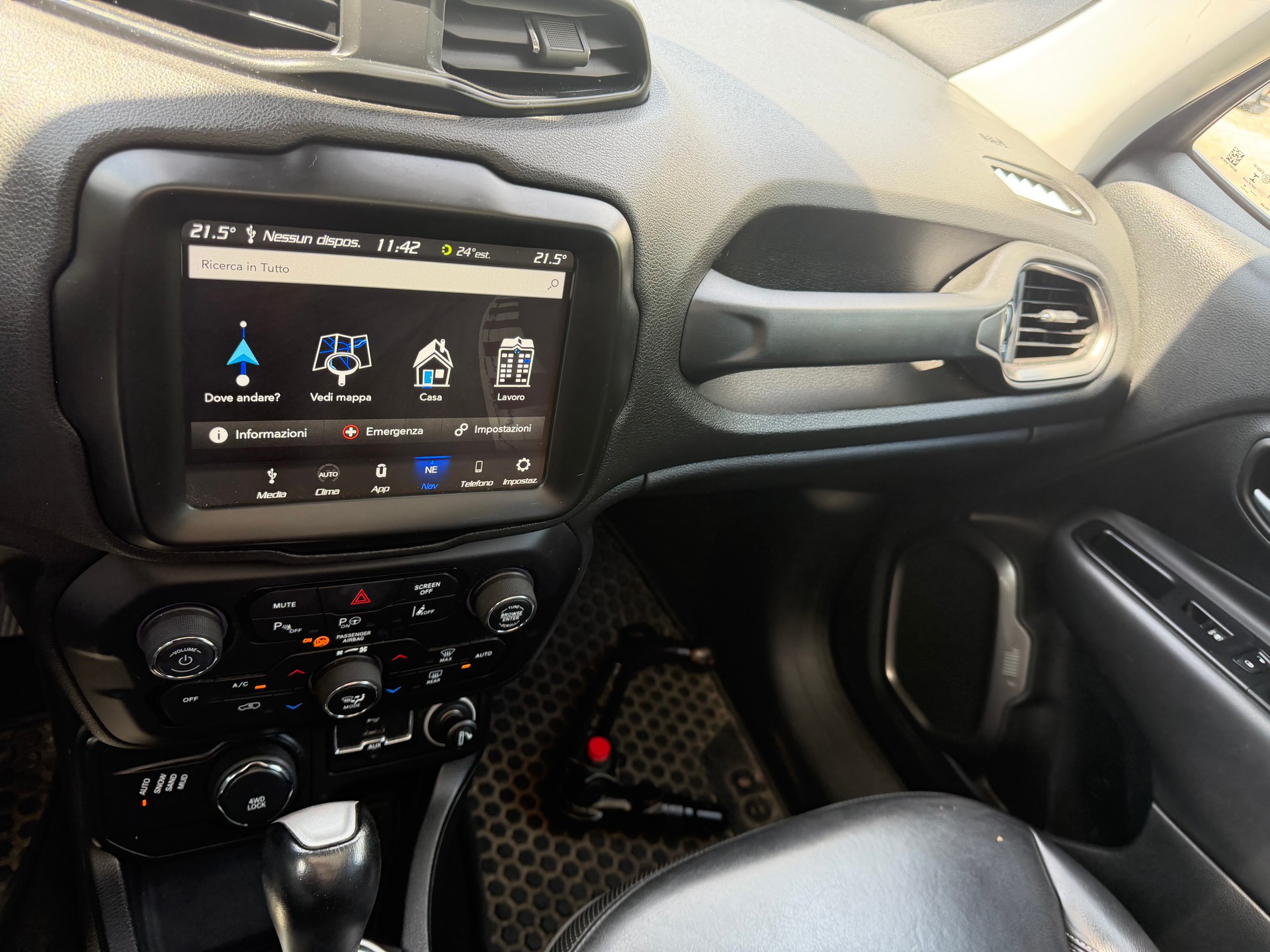 JEEP Renegade 1.4 Turbo Limited AWD-image-11