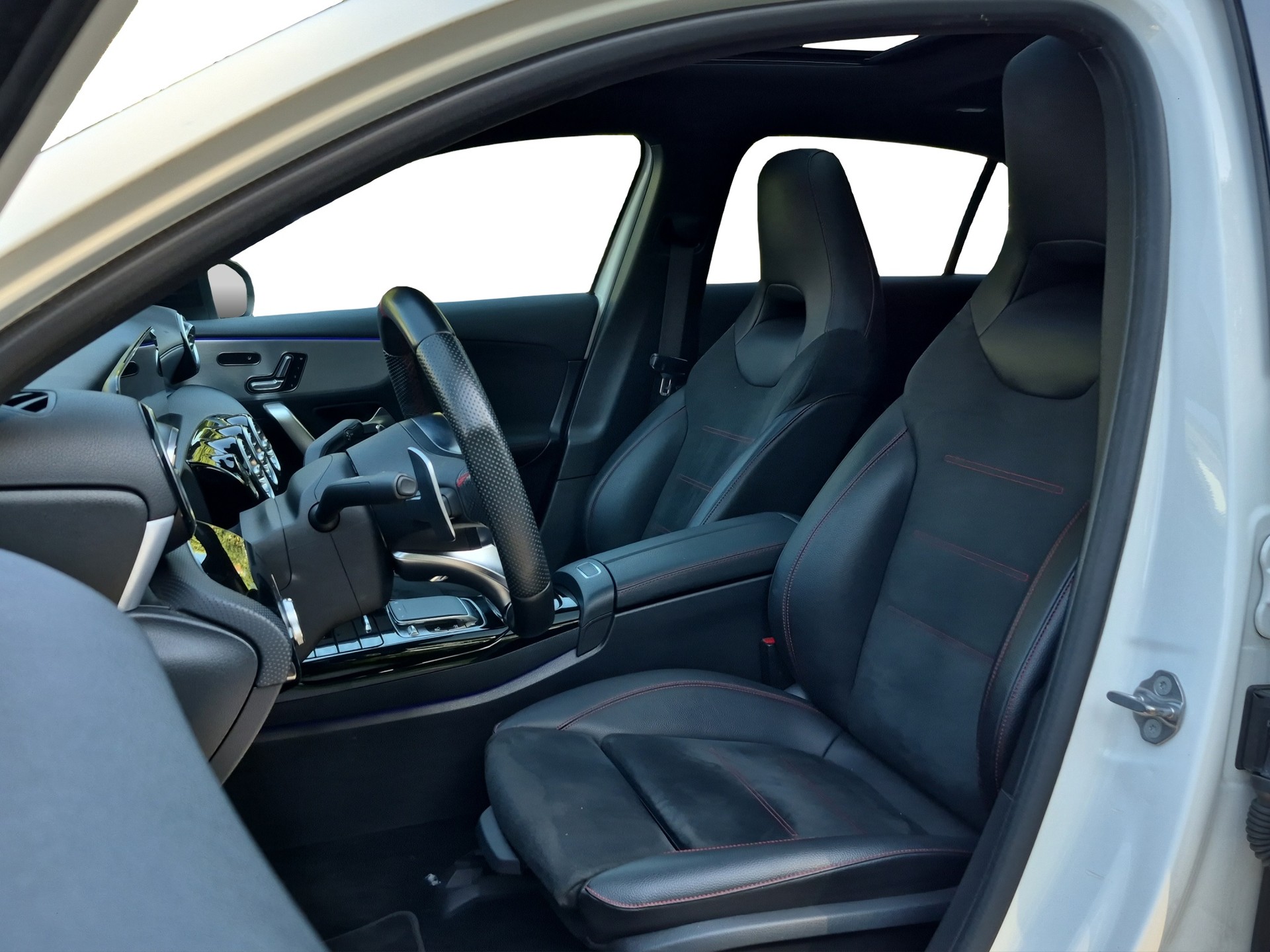 MERCEDES-BENZ A 35 AMG 4Matic Speedshift *Aerodynamik-Paket AMG*-image-7