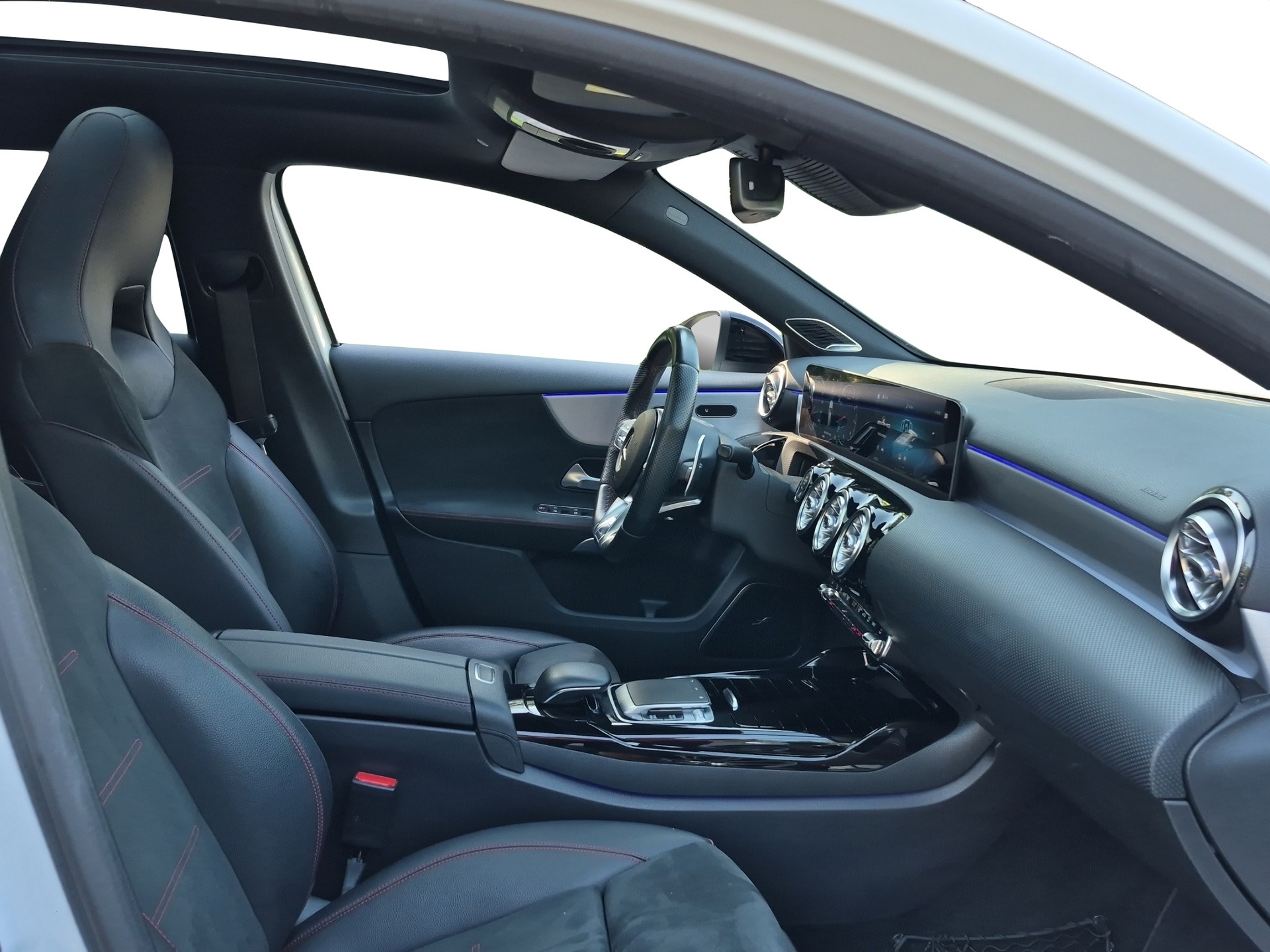 MERCEDES-BENZ A 35 AMG 4Matic Speedshift *Aerodynamik-Paket AMG*-image-11