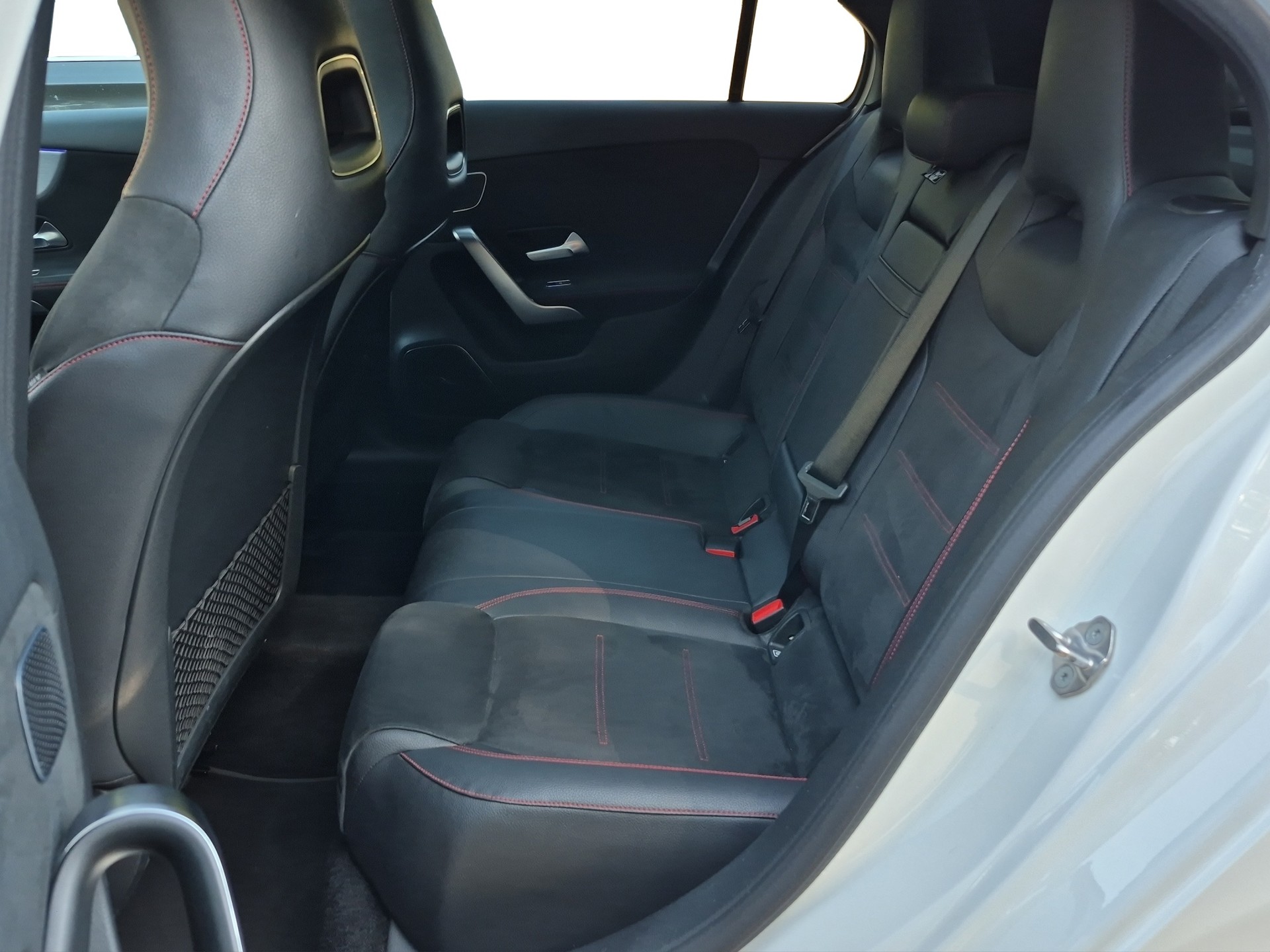 MERCEDES-BENZ A 35 AMG 4Matic Speedshift *Aerodynamik-Paket AMG*-image-8