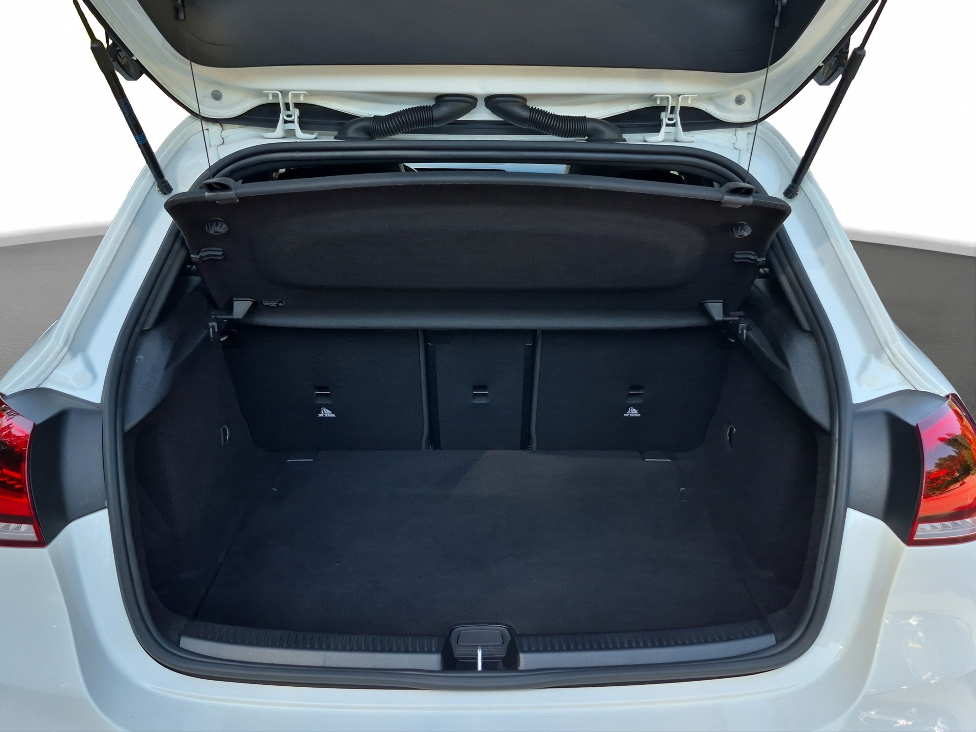 MERCEDES-BENZ A 35 AMG 4Matic Speedshift *Aerodynamik-Paket AMG*-image-13