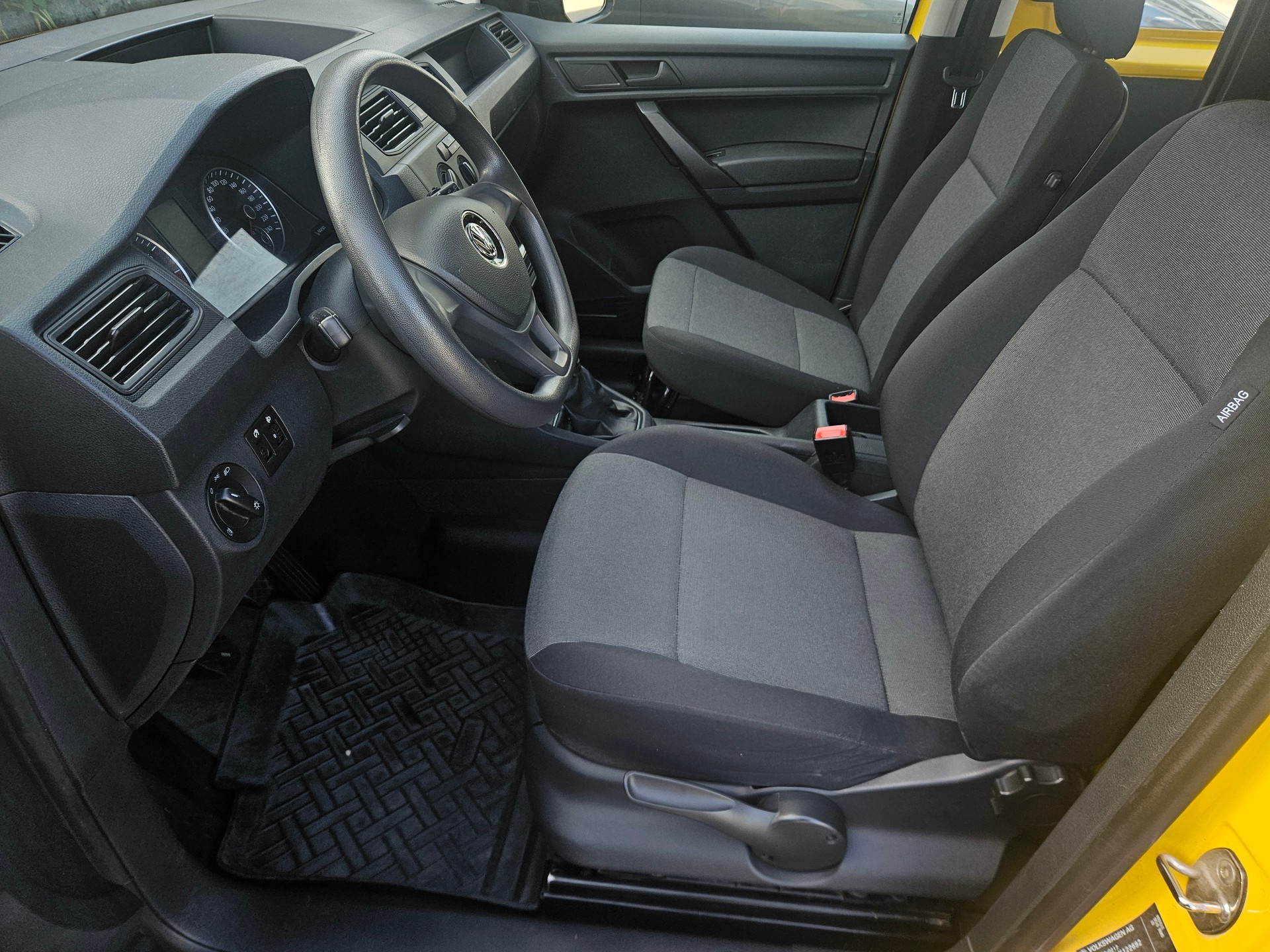 VW Caddy 1.0 TSI BlueMotion Technology-image-5