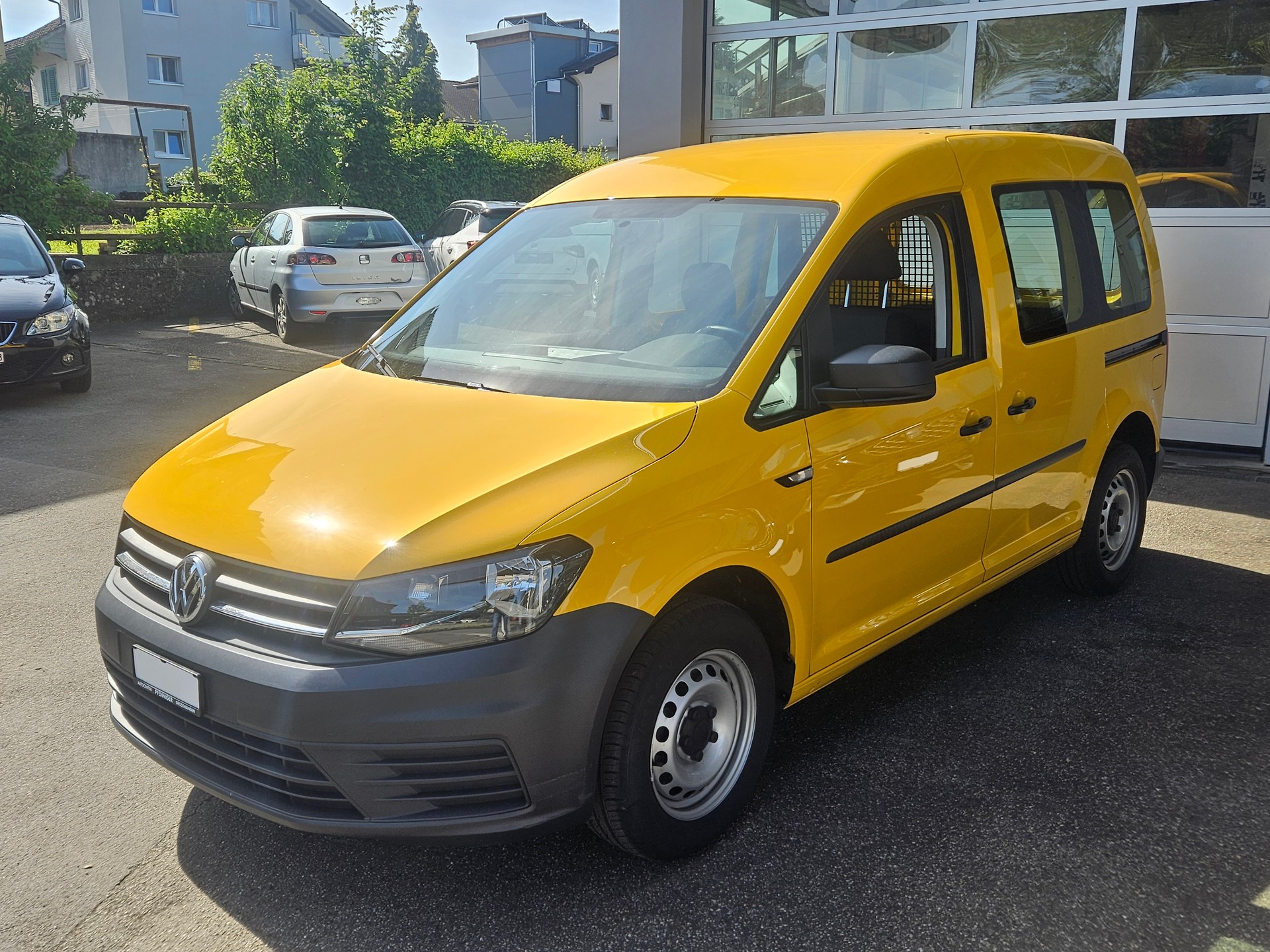 VW Caddy 1.0 TSI BlueMotion Technology-image-3
