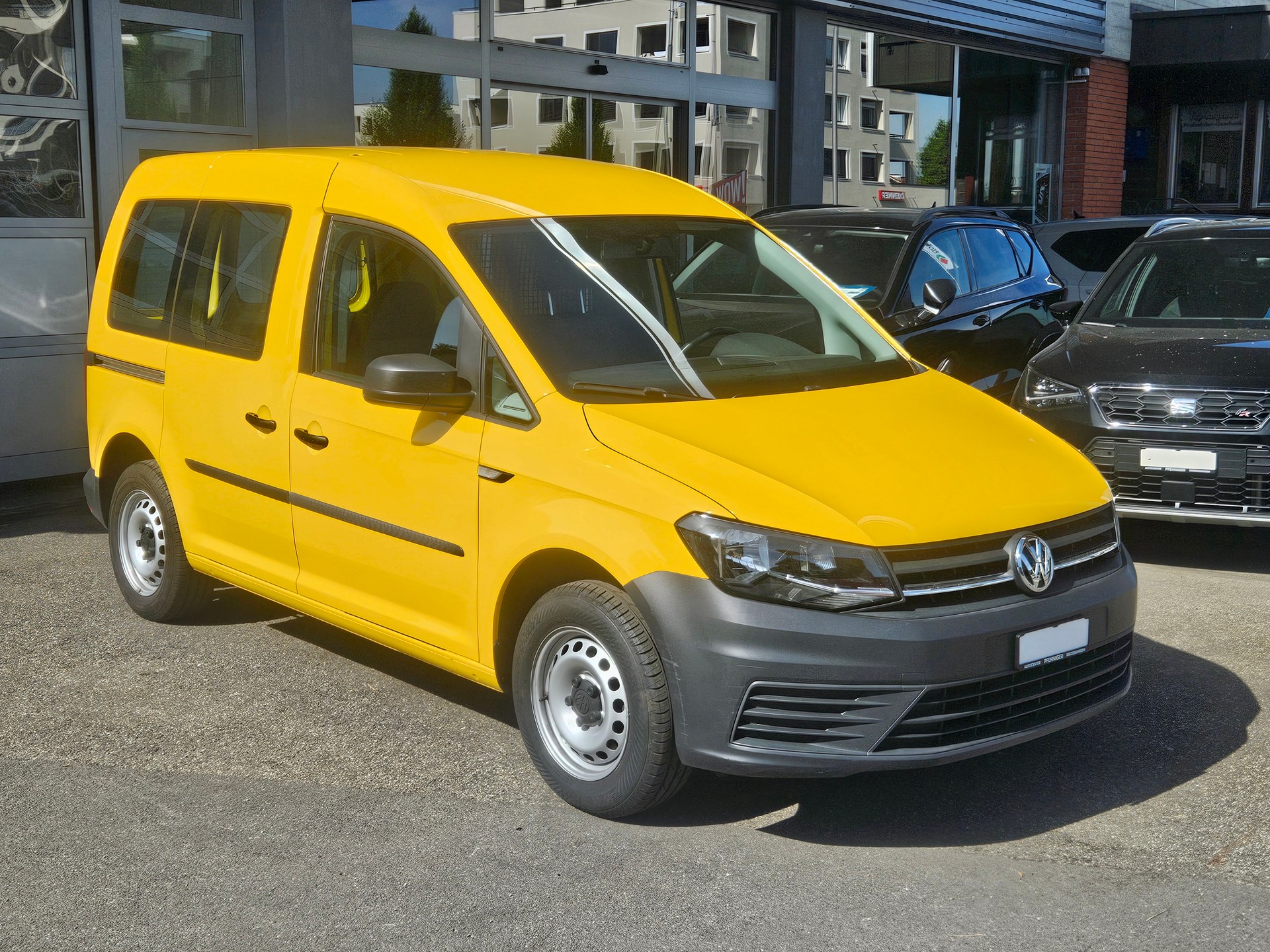 VW Caddy 1.0 TSI BlueMotion Technology-image-0