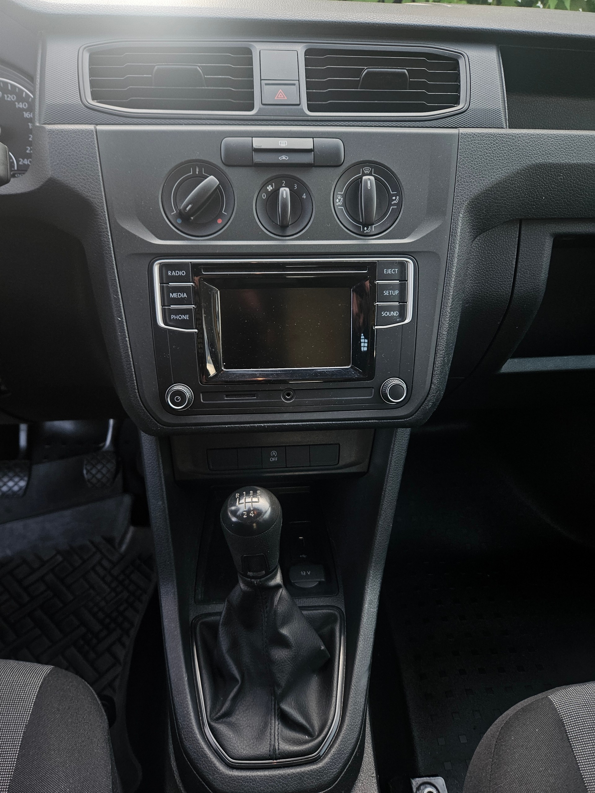 VW Caddy 1.0 TSI BlueMotion Technology-image-6