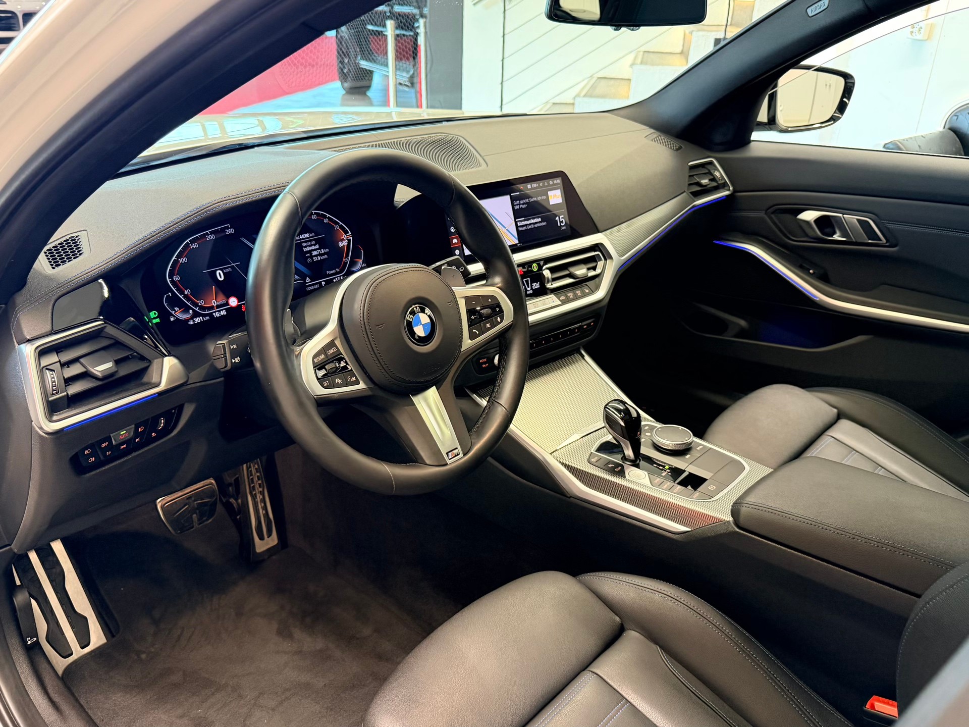BMW 330i Touring xDrive Steptronic M Sport-image-12