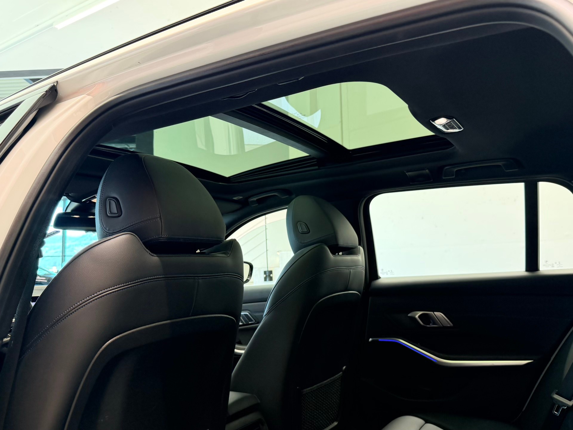 BMW 330i Touring xDrive Steptronic M Sport-image-18