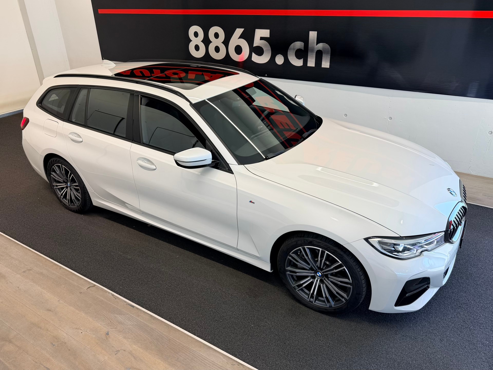 BMW 330i Touring xDrive Steptronic M Sport-image-4