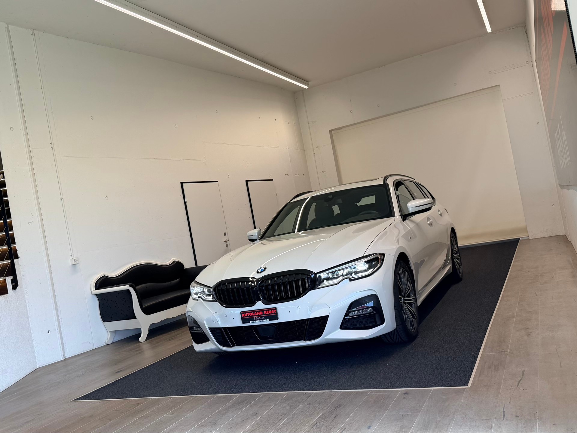 BMW 330i Touring xDrive Steptronic M Sport-image-2