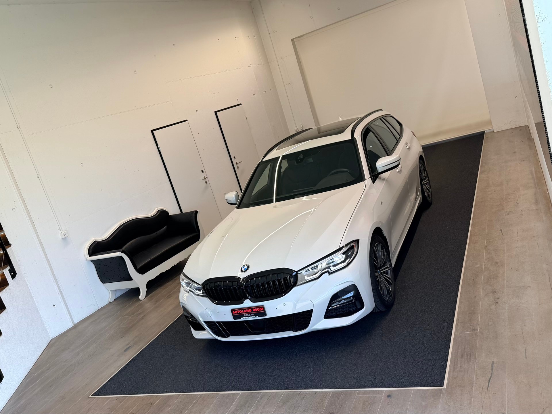 BMW 330i Touring xDrive Steptronic M Sport-image-3
