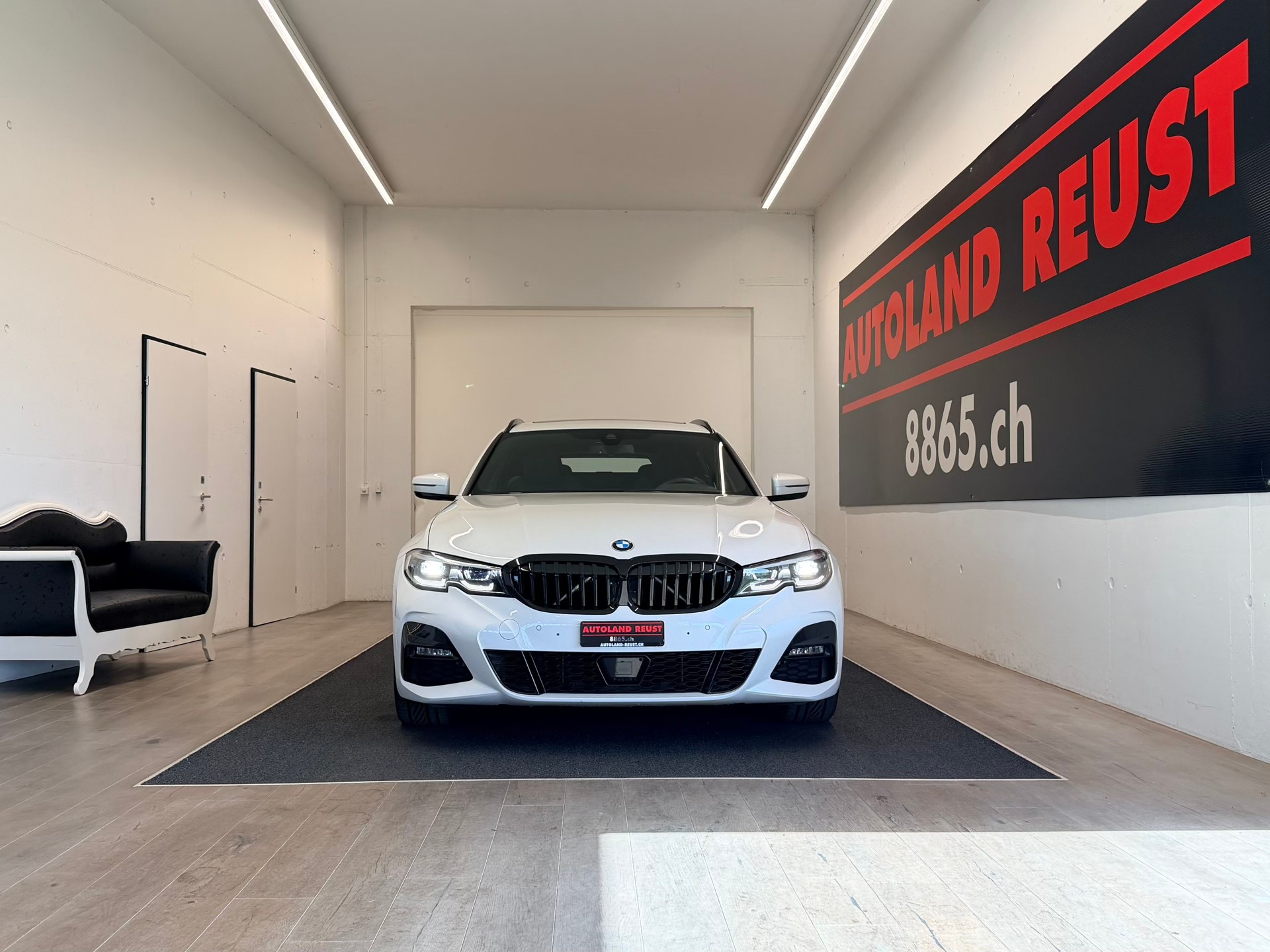 BMW 330i Touring xDrive Steptronic M Sport-image-1
