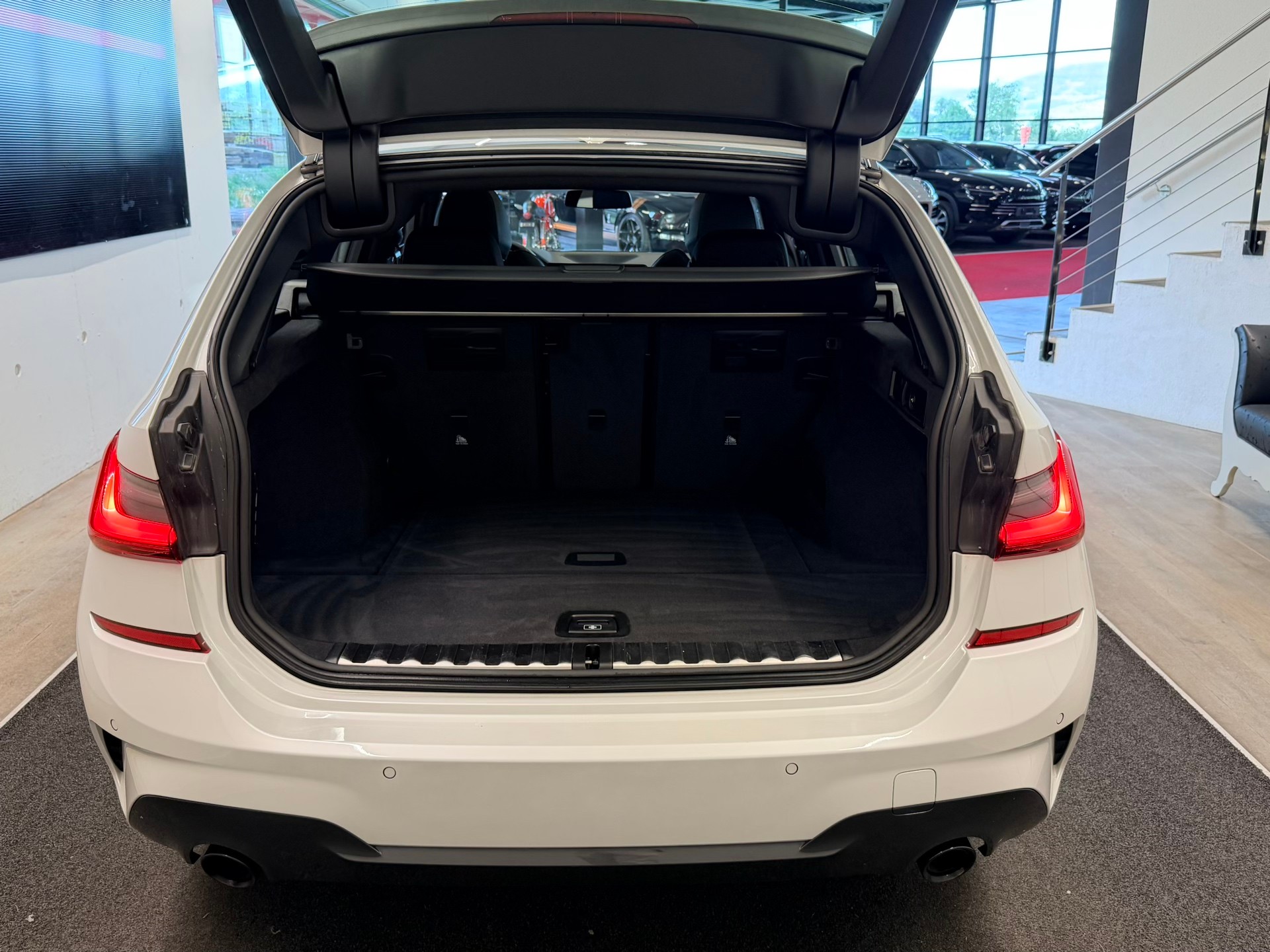 BMW 330i Touring xDrive Steptronic M Sport-image-9