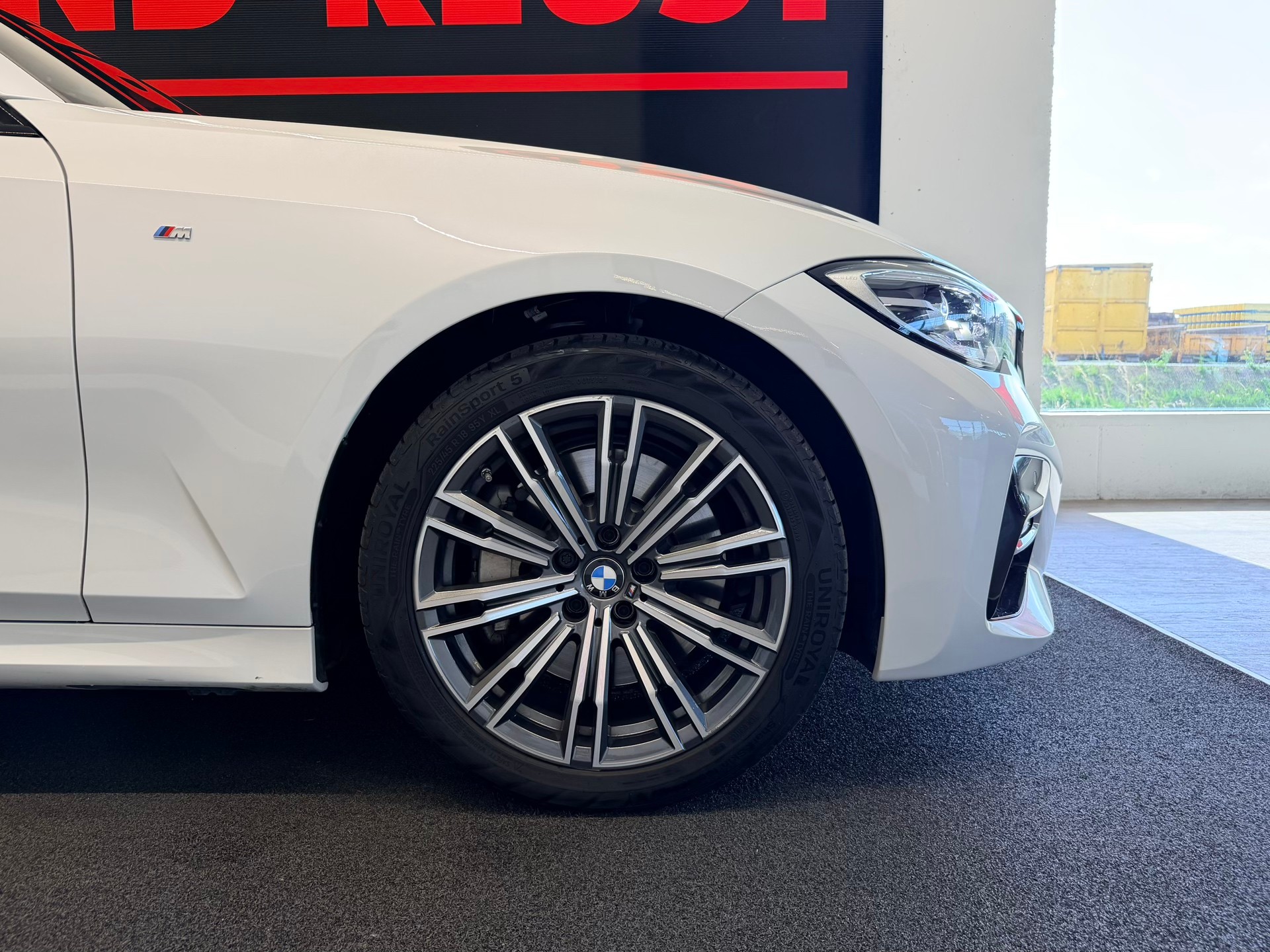 BMW 330i Touring xDrive Steptronic M Sport-image-5