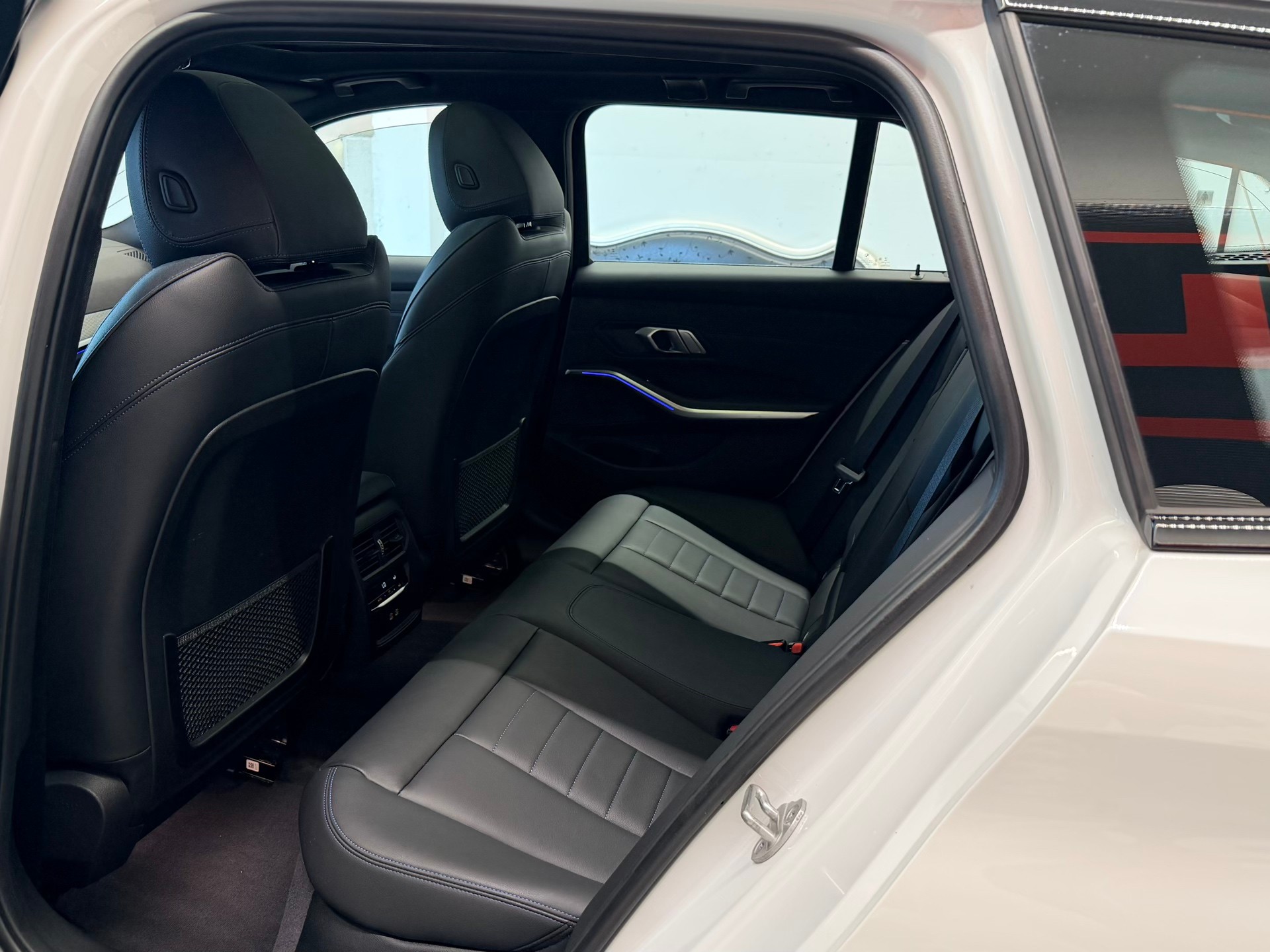BMW 330i Touring xDrive Steptronic M Sport-image-17