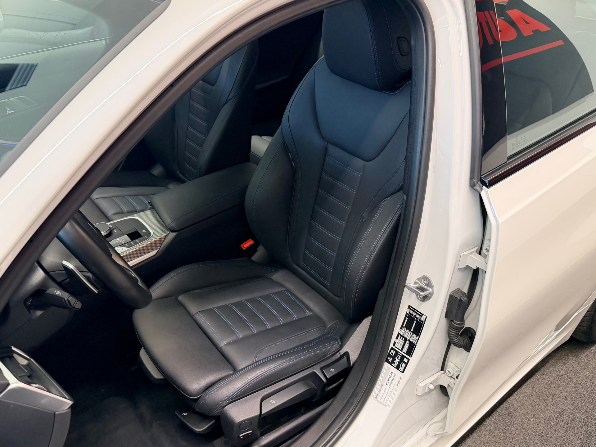 BMW 330i Touring xDrive Steptronic M Sport-image-16