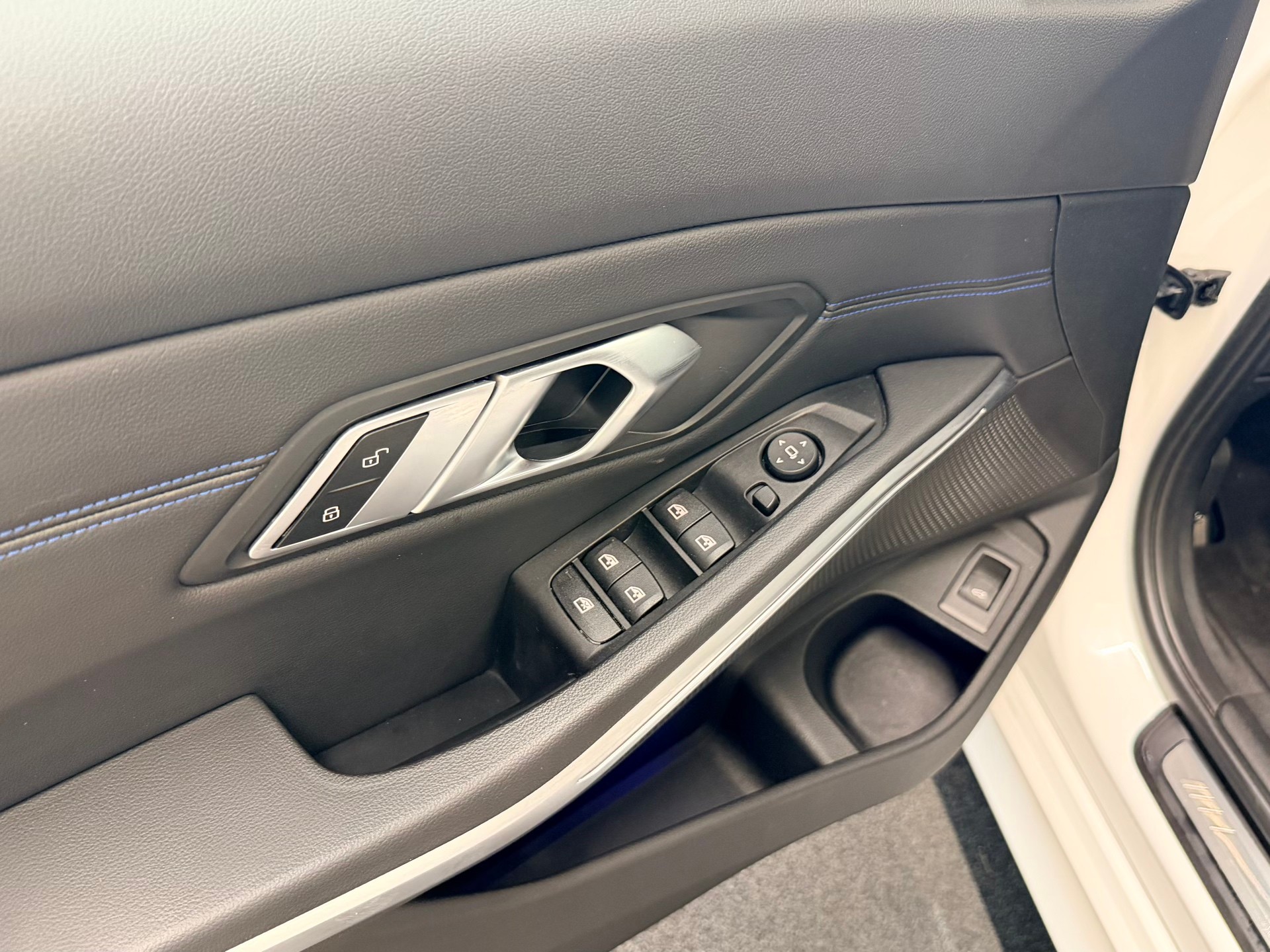 BMW 330i Touring xDrive Steptronic M Sport-image-14
