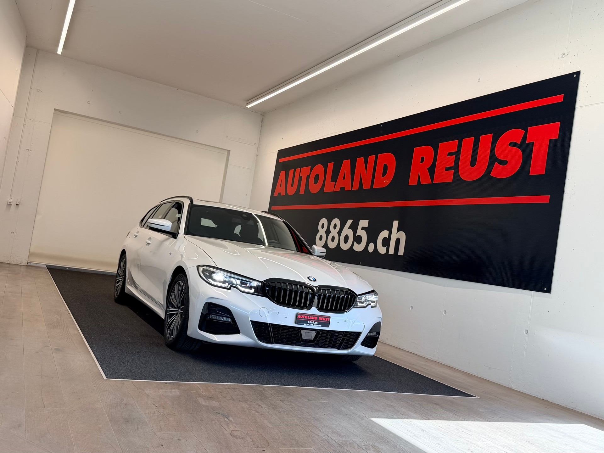 BMW 330i Touring xDrive Steptronic M Sport-image-0