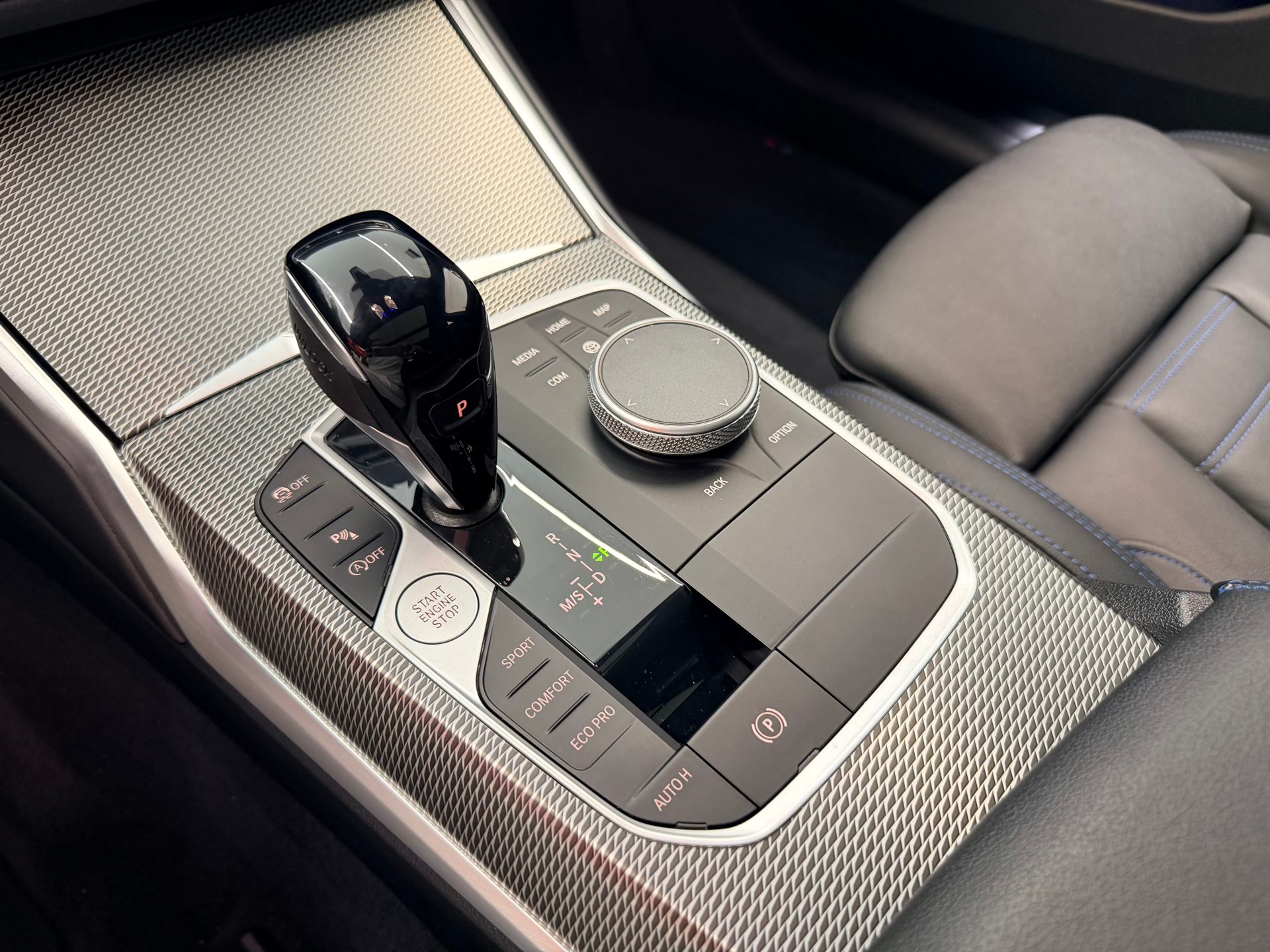 BMW 330i Touring xDrive Steptronic M Sport-image-25