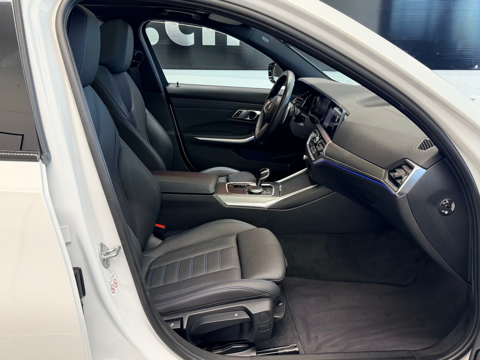 BMW 330i Touring xDrive Steptronic M Sport-image-23