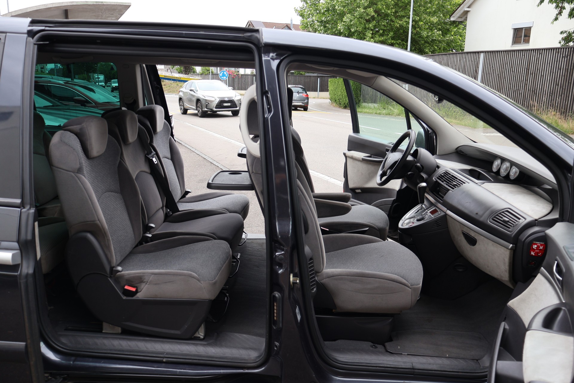 PEUGEOT 807 2.0 16V HDi ST Family+ Automatic-image-12