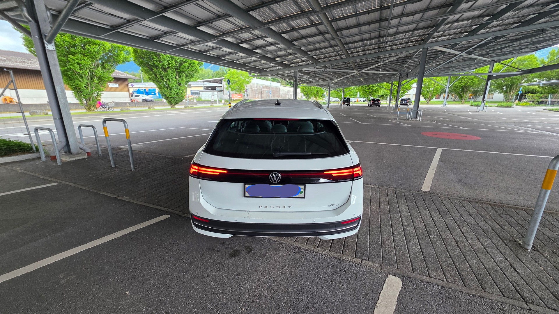 VW Passat Variant 1.5 eTSI evo2 Business DSG-image-4