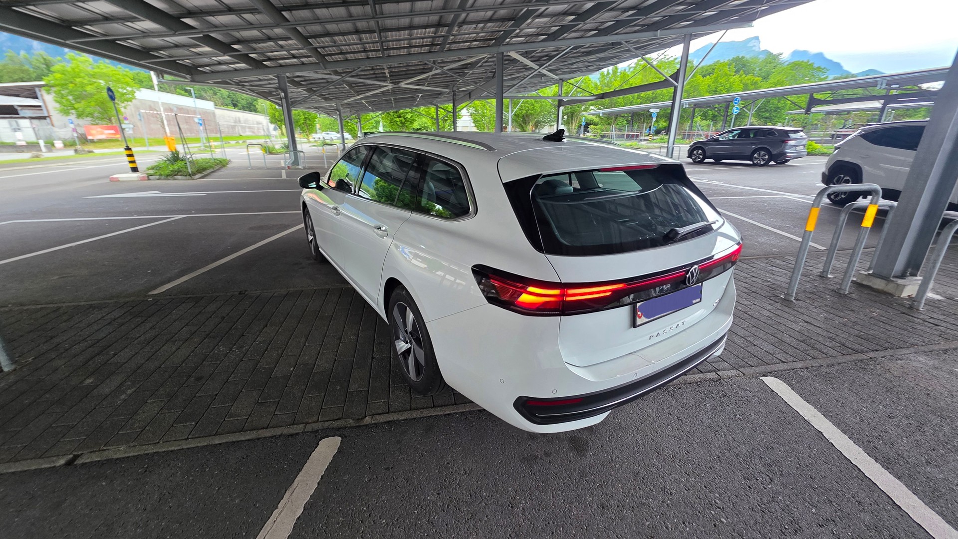 VW Passat Variant 1.5 eTSI evo2 Business DSG-image-5