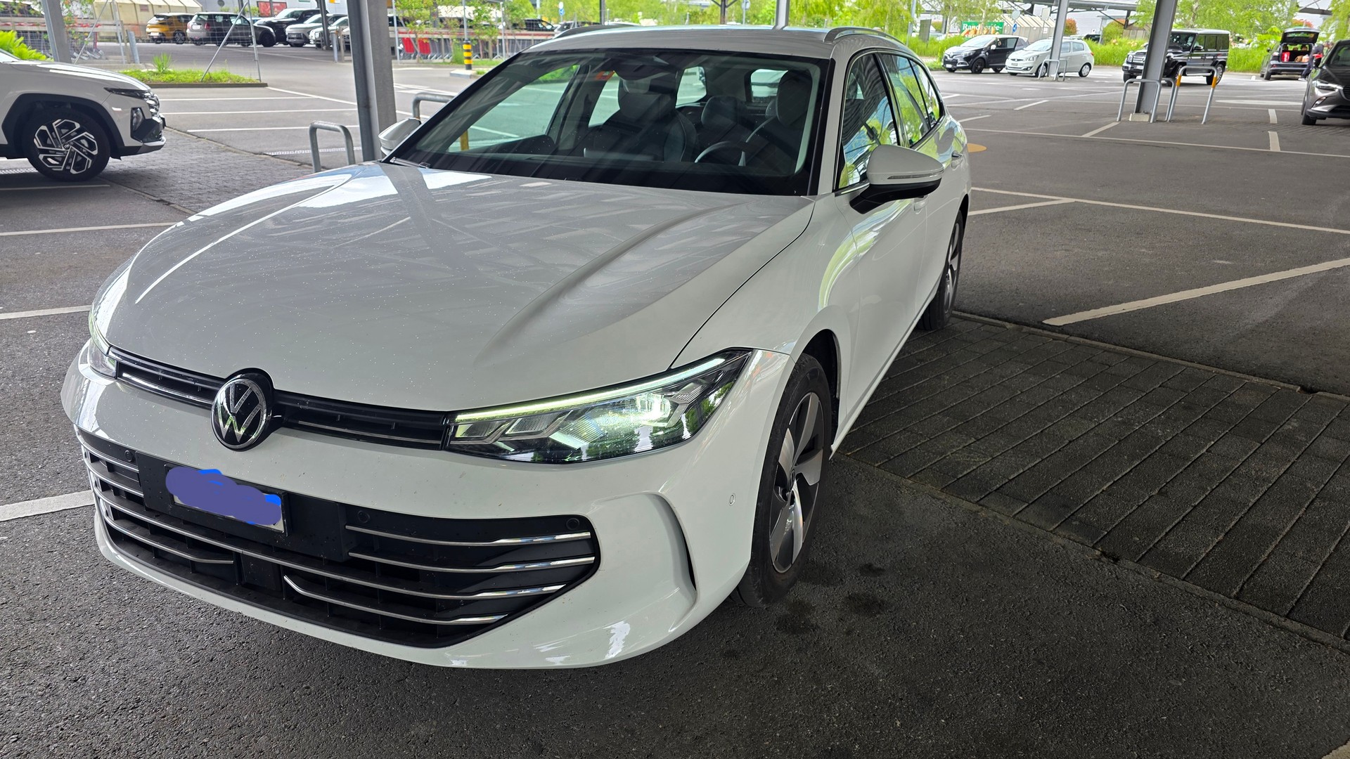VW Passat Variant 1.5 eTSI evo2 Business DSG-image-1