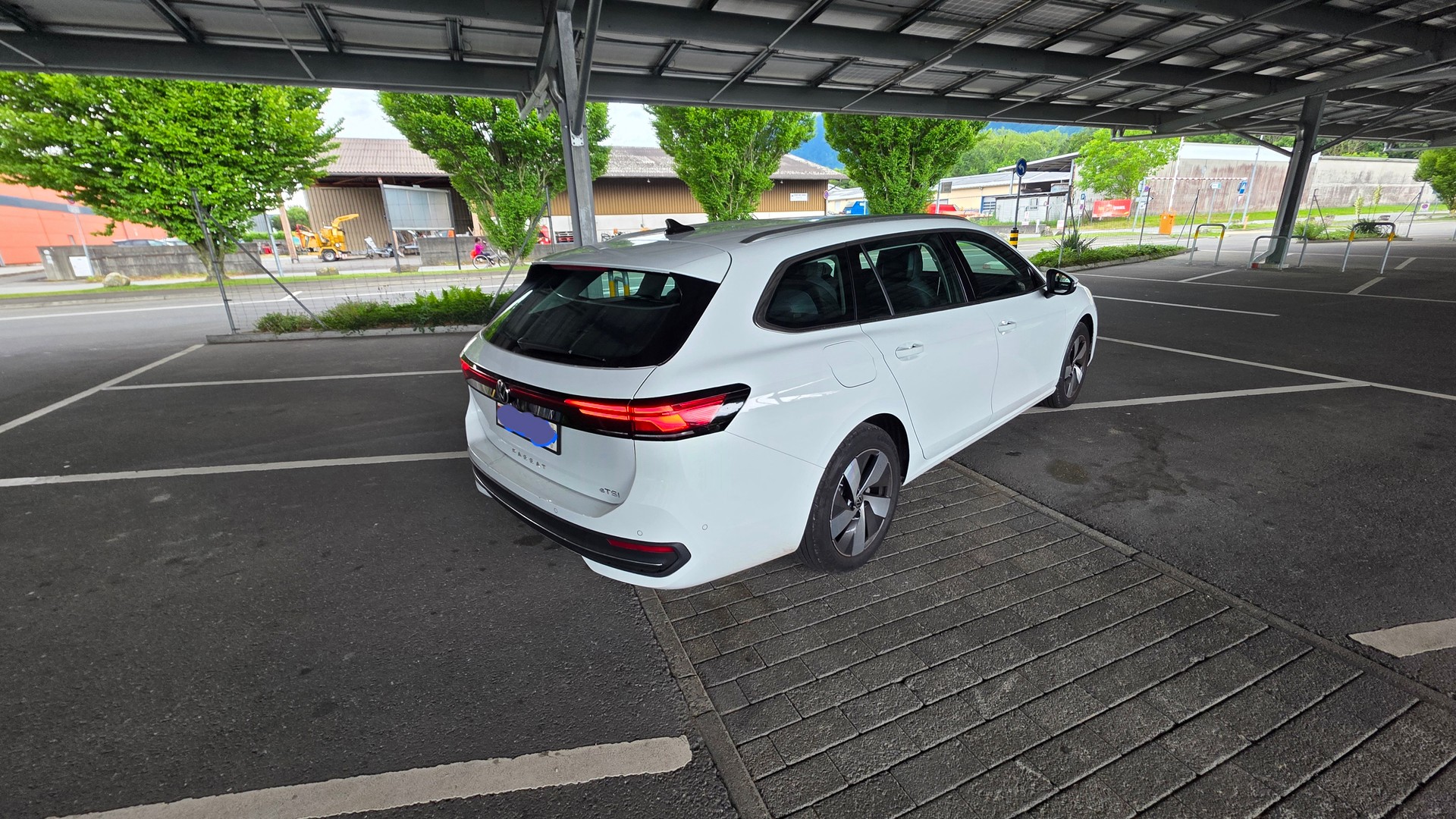 VW Passat Variant 1.5 eTSI evo2 Business DSG-image-3