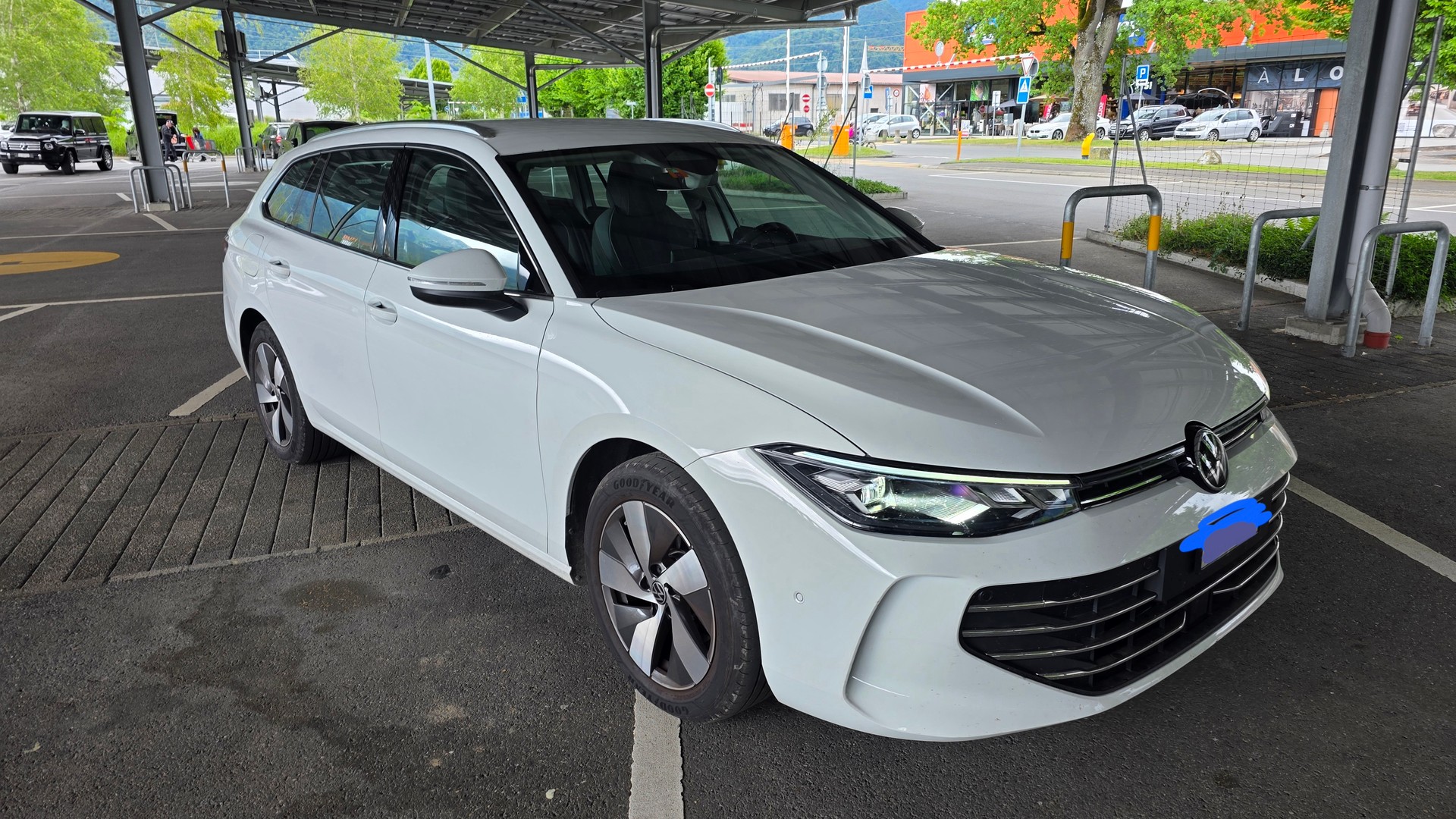 VW Passat Variant 1.5 eTSI evo2 Business DSG-image-2