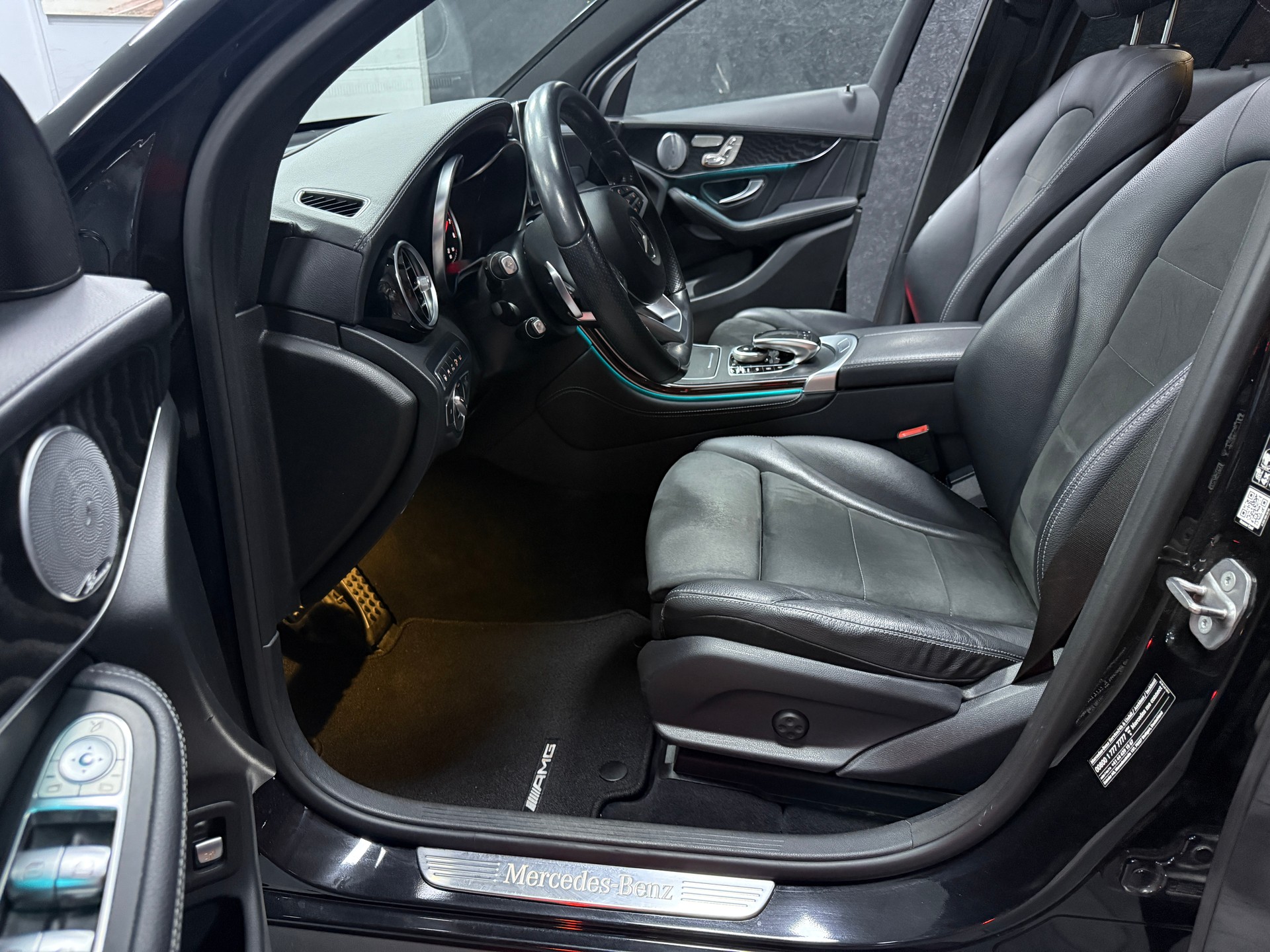 MERCEDES-BENZ GLC 250 AMG Line 4Matic 9G-Tronic / CH Fz / Vollausstattung-image-6