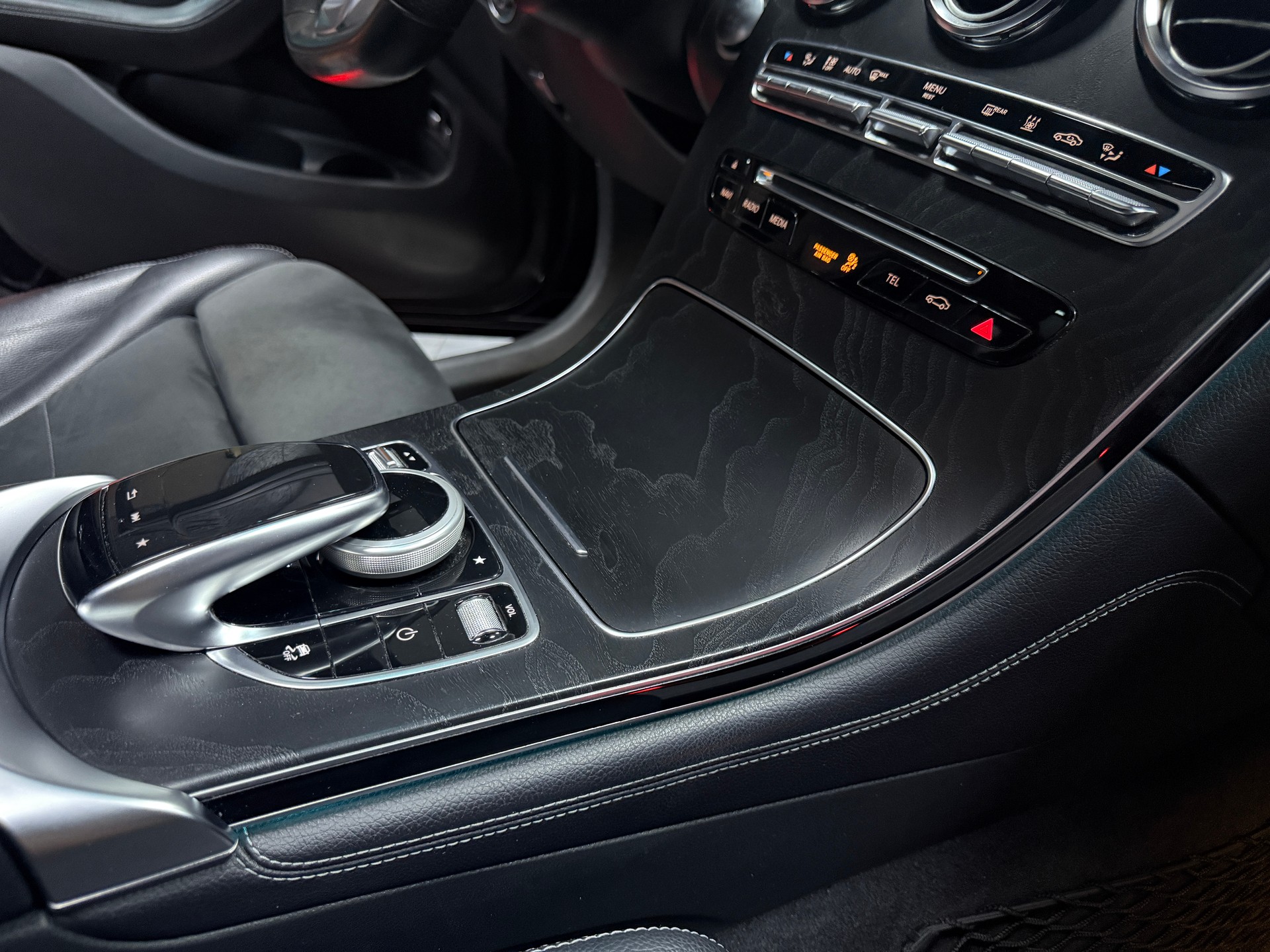 MERCEDES-BENZ GLC 250 AMG Line 4Matic 9G-Tronic / CH Fz / Vollausstattung-image-16