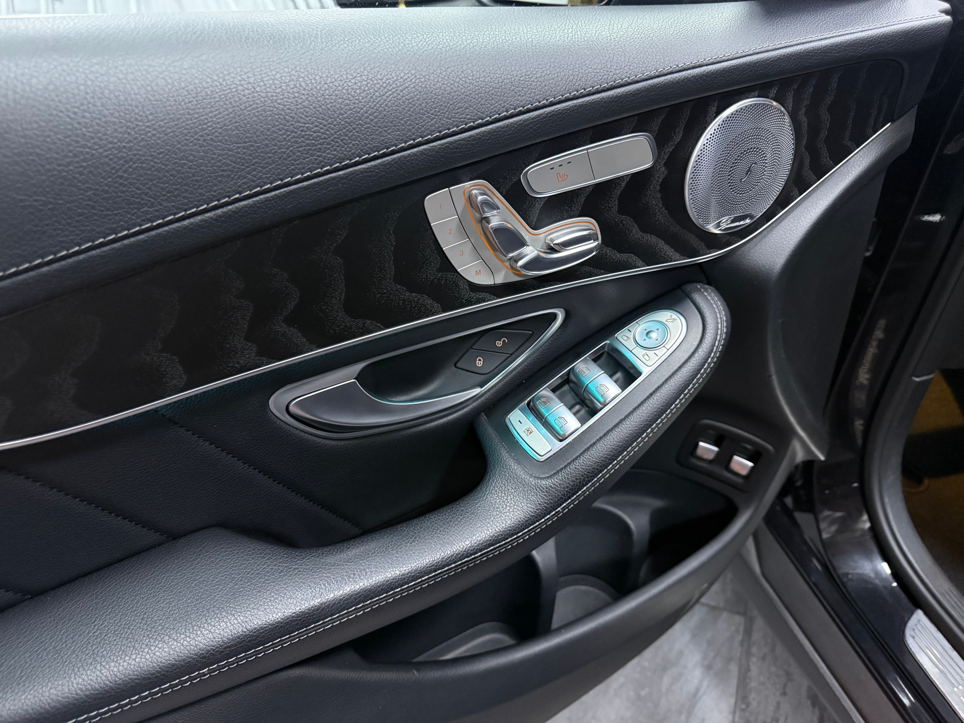 MERCEDES-BENZ GLC 250 AMG Line 4Matic 9G-Tronic / CH Fz / Vollausstattung-image-9
