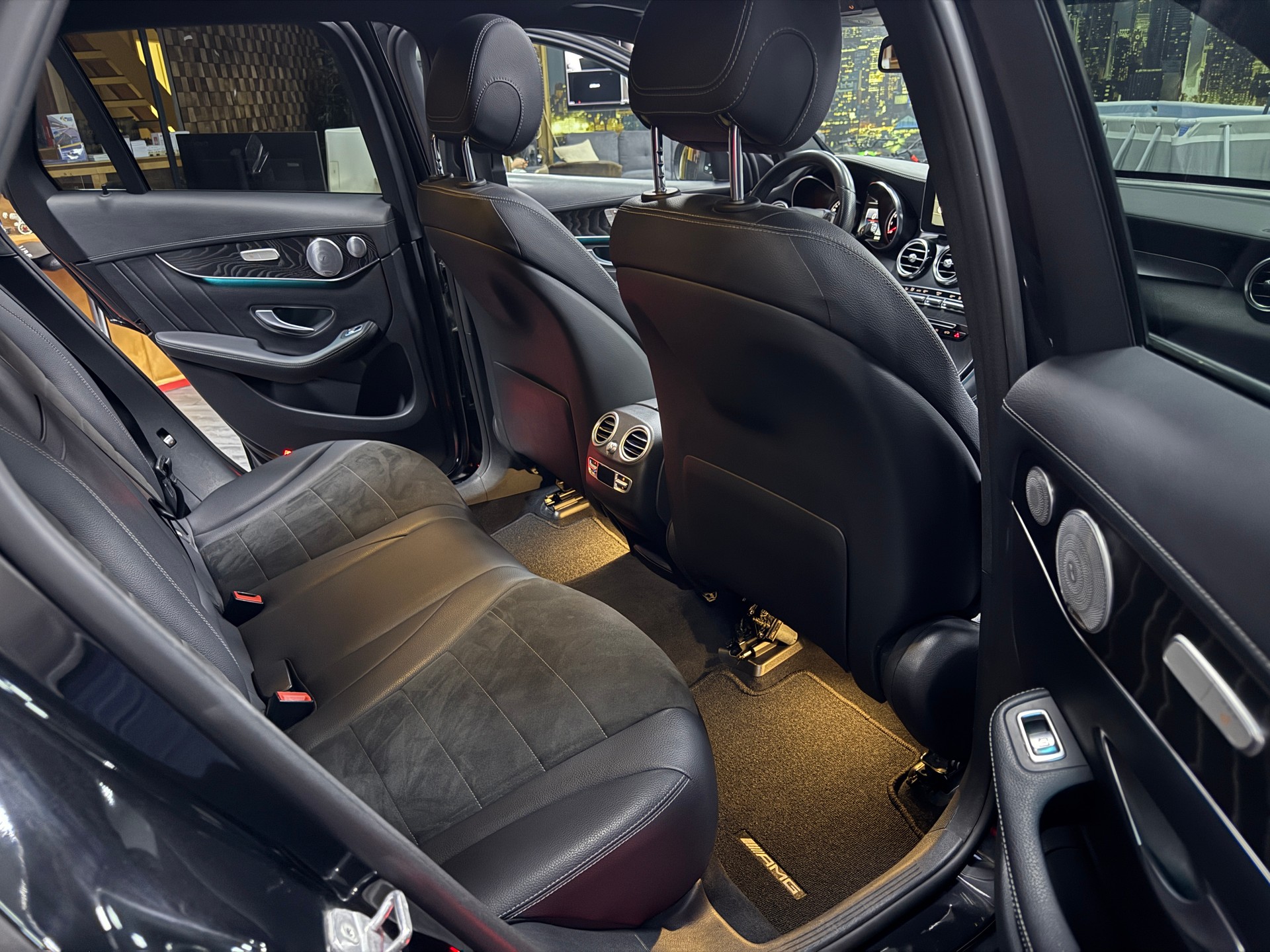 MERCEDES-BENZ GLC 250 AMG Line 4Matic 9G-Tronic / CH Fz / Vollausstattung-image-19
