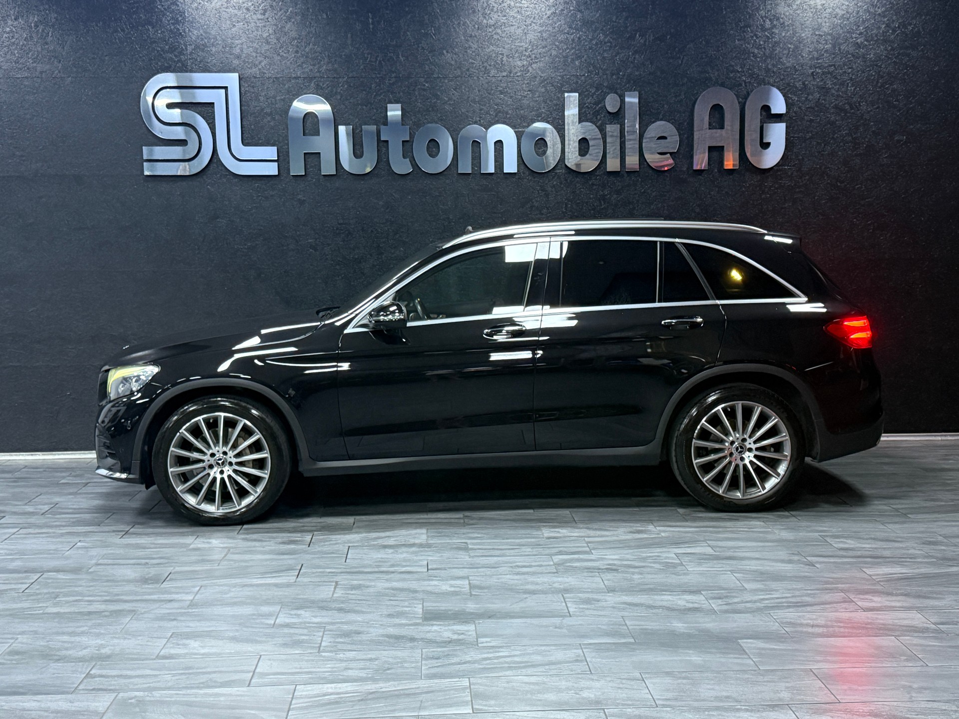 MERCEDES-BENZ GLC 250 AMG Line 4Matic 9G-Tronic / CH Fz / Vollausstattung-image-3