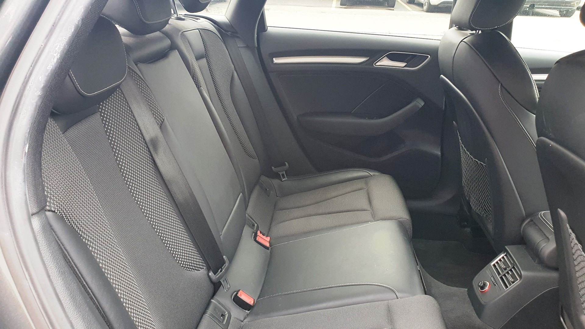 AUDI A3 Sportback 1.6 TDI Attraction S-tronic-image-11