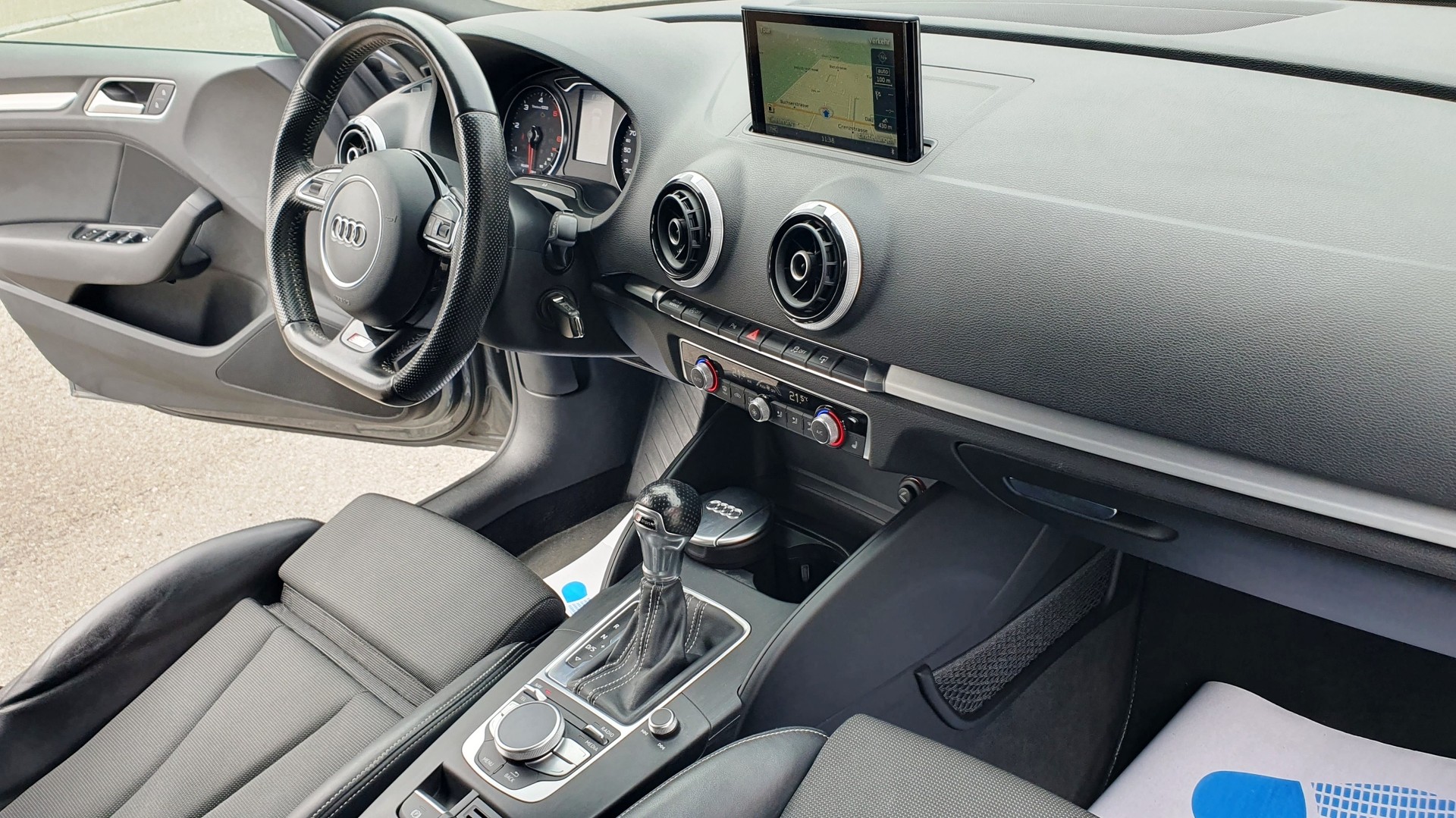 AUDI A3 Sportback 1.6 TDI Attraction S-tronic-image-15