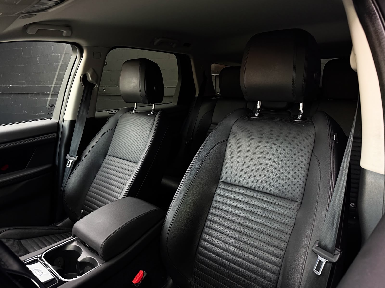 LAND ROVER Discovery Sport D200 2.0D TD4 MHEV HSE AT9-image-17