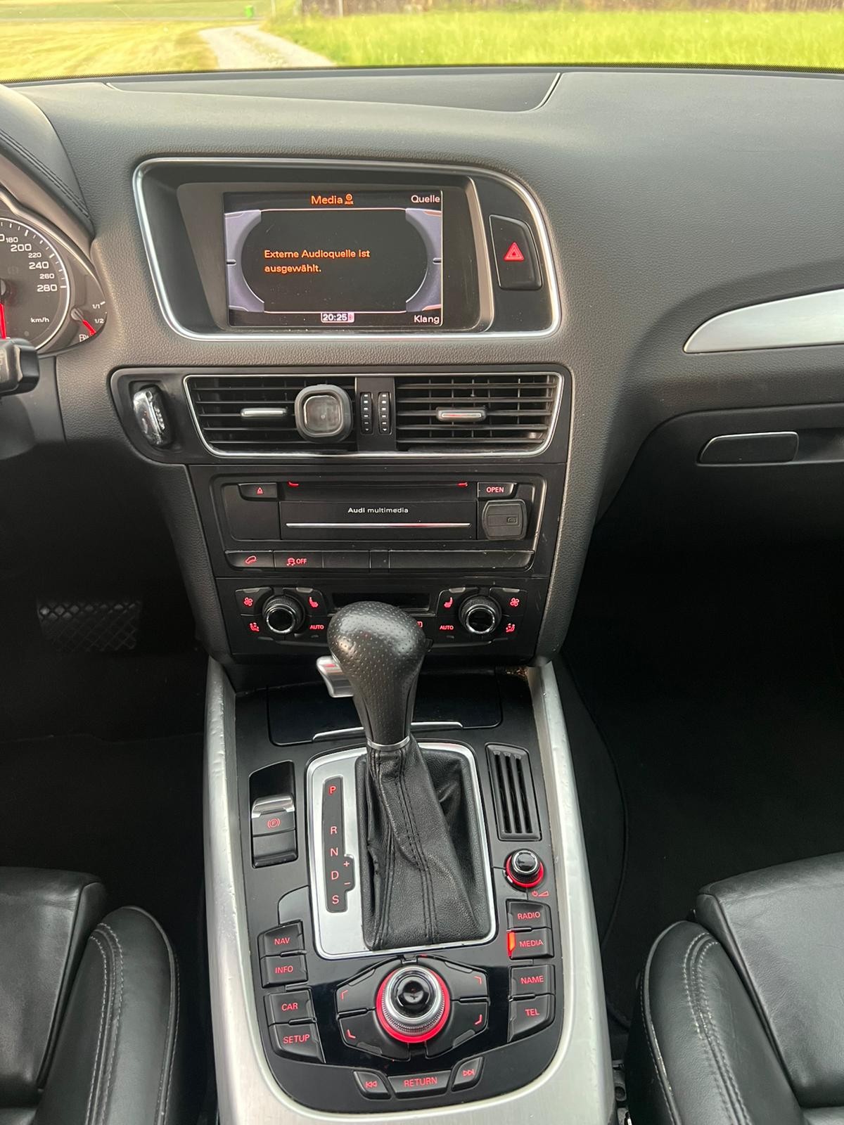 AUDI Q5 3.0 TDI quattro S-tronic-image-10