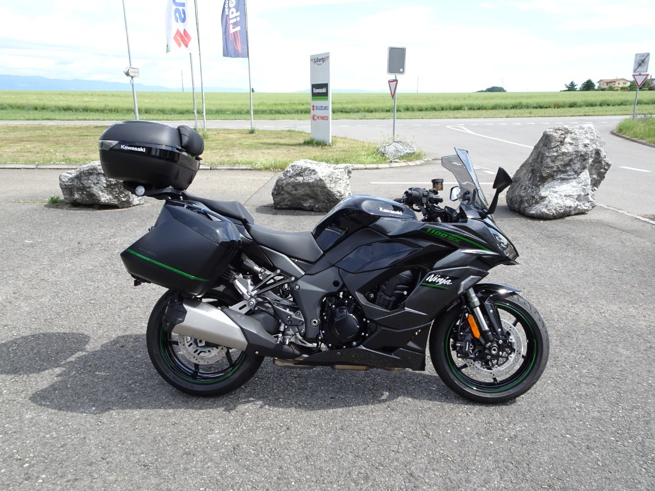KAWASAKI Ninja 1100 SX Tourer +-showroom-element-1