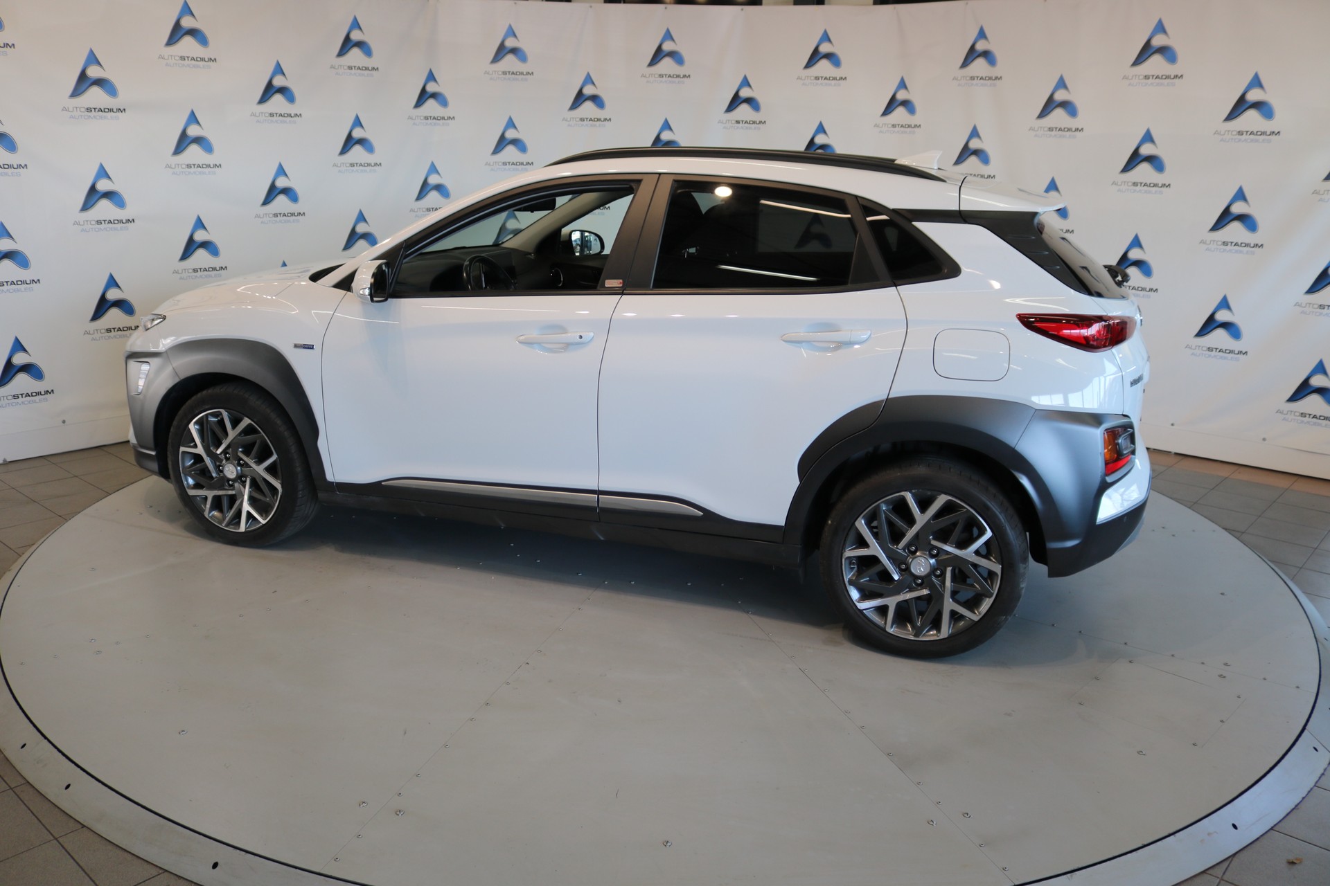 HYUNDAI Kona 1.6 GDi HEV Amplia DCT-image-16