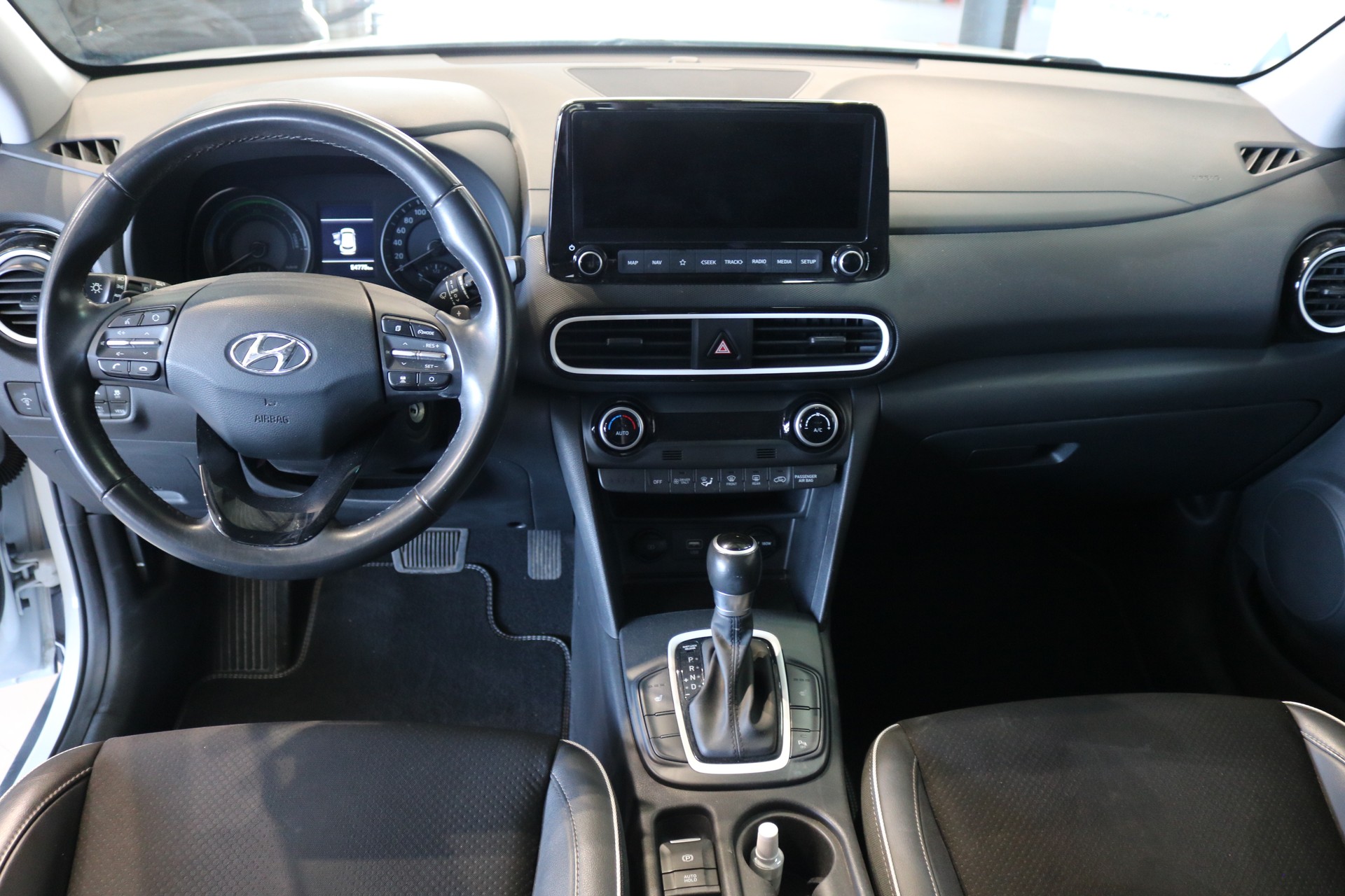 HYUNDAI Kona 1.6 GDi HEV Amplia DCT-image-34