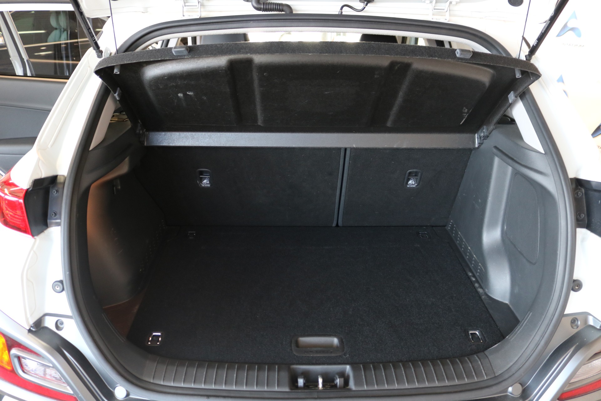 HYUNDAI Kona 1.6 GDi HEV Amplia DCT-image-32