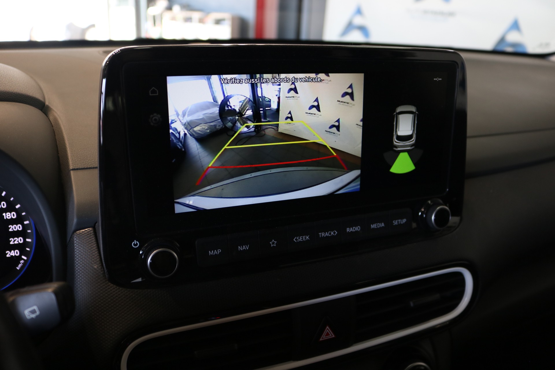 HYUNDAI Kona 1.6 GDi HEV Amplia DCT-image-41