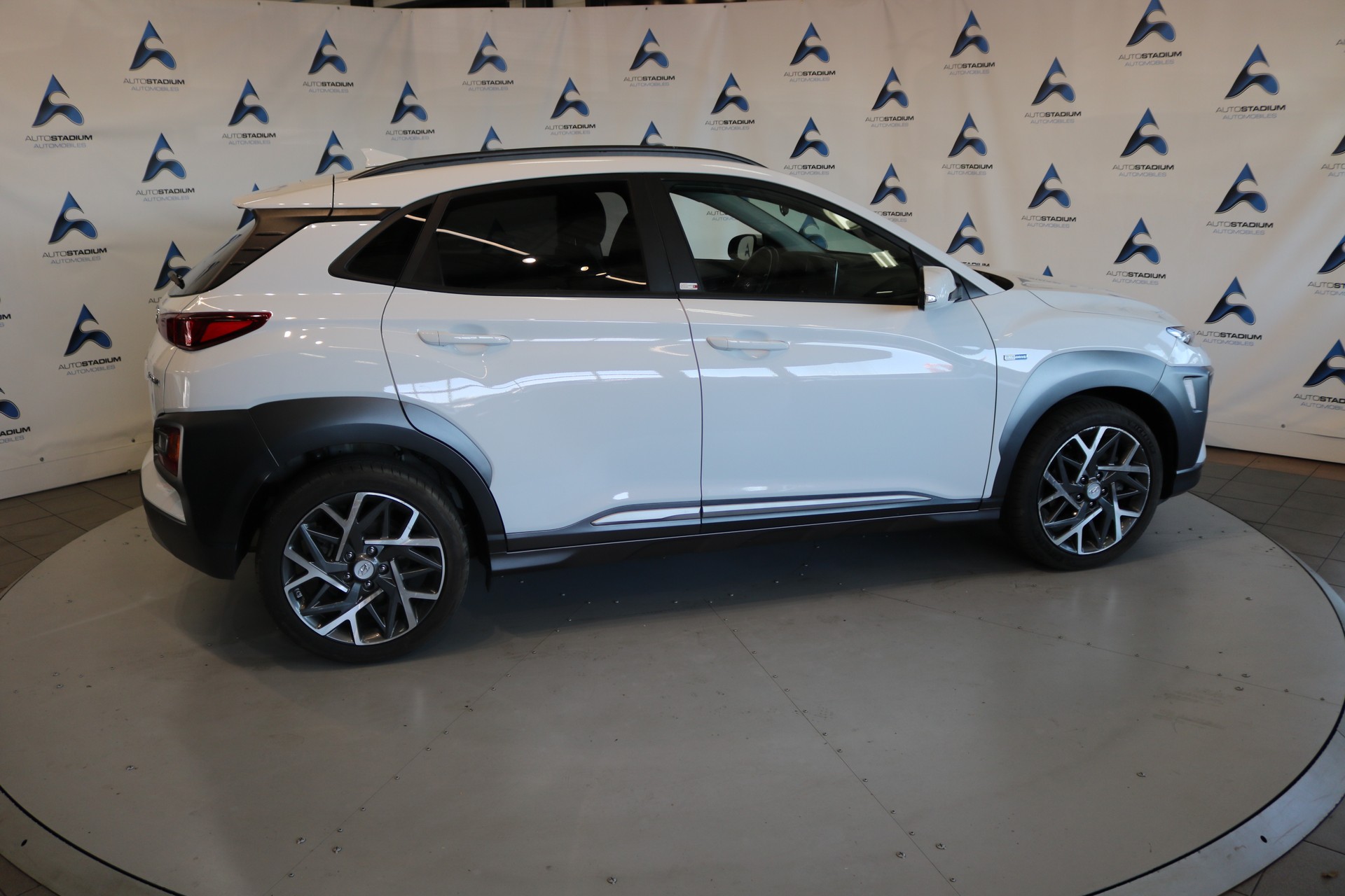 HYUNDAI Kona 1.6 GDi HEV Amplia DCT-image-25