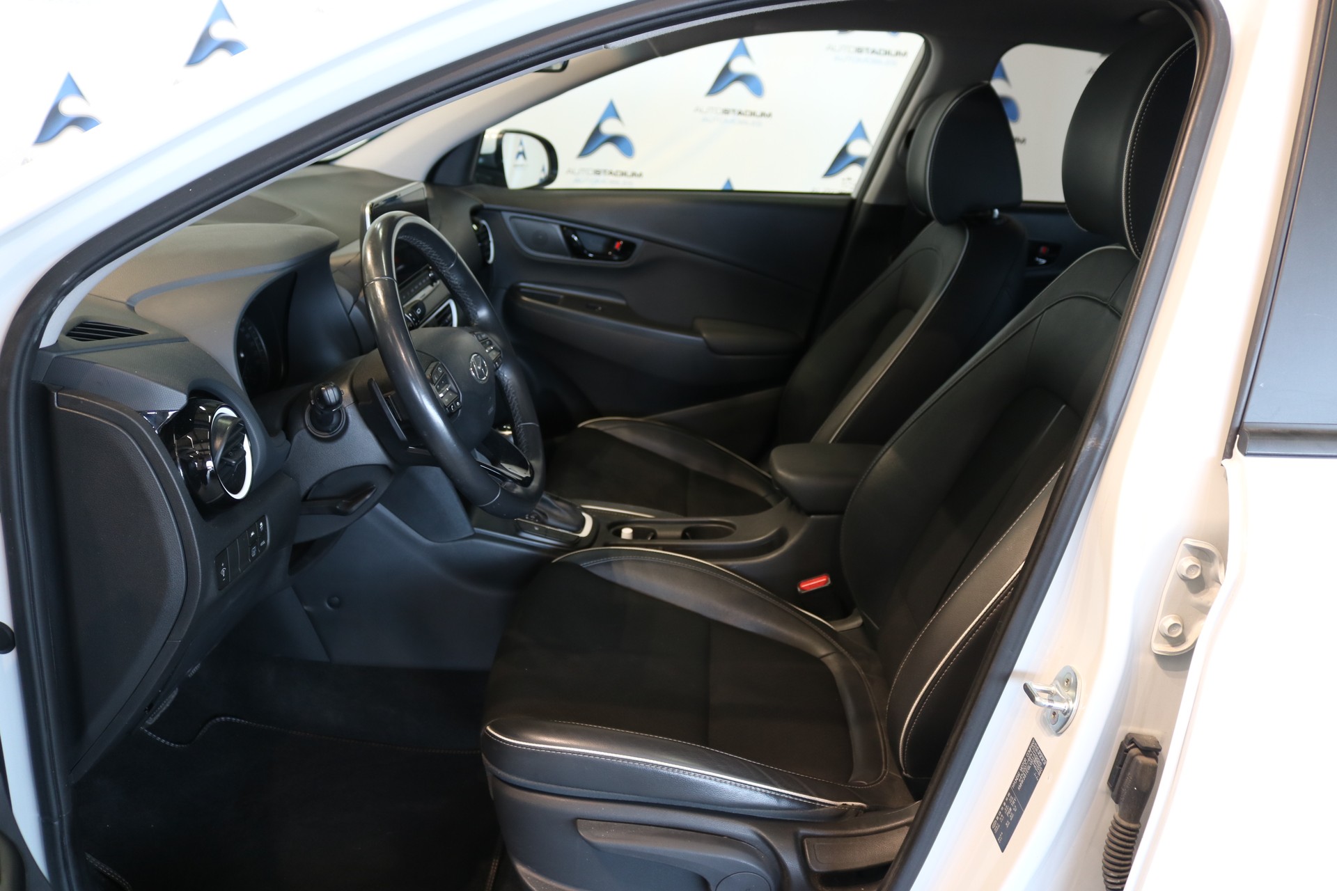 HYUNDAI Kona 1.6 GDi HEV Amplia DCT-image-4