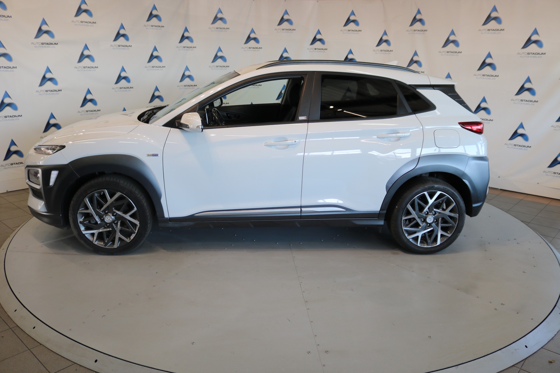 HYUNDAI Kona 1.6 GDi HEV Amplia DCT-image-15