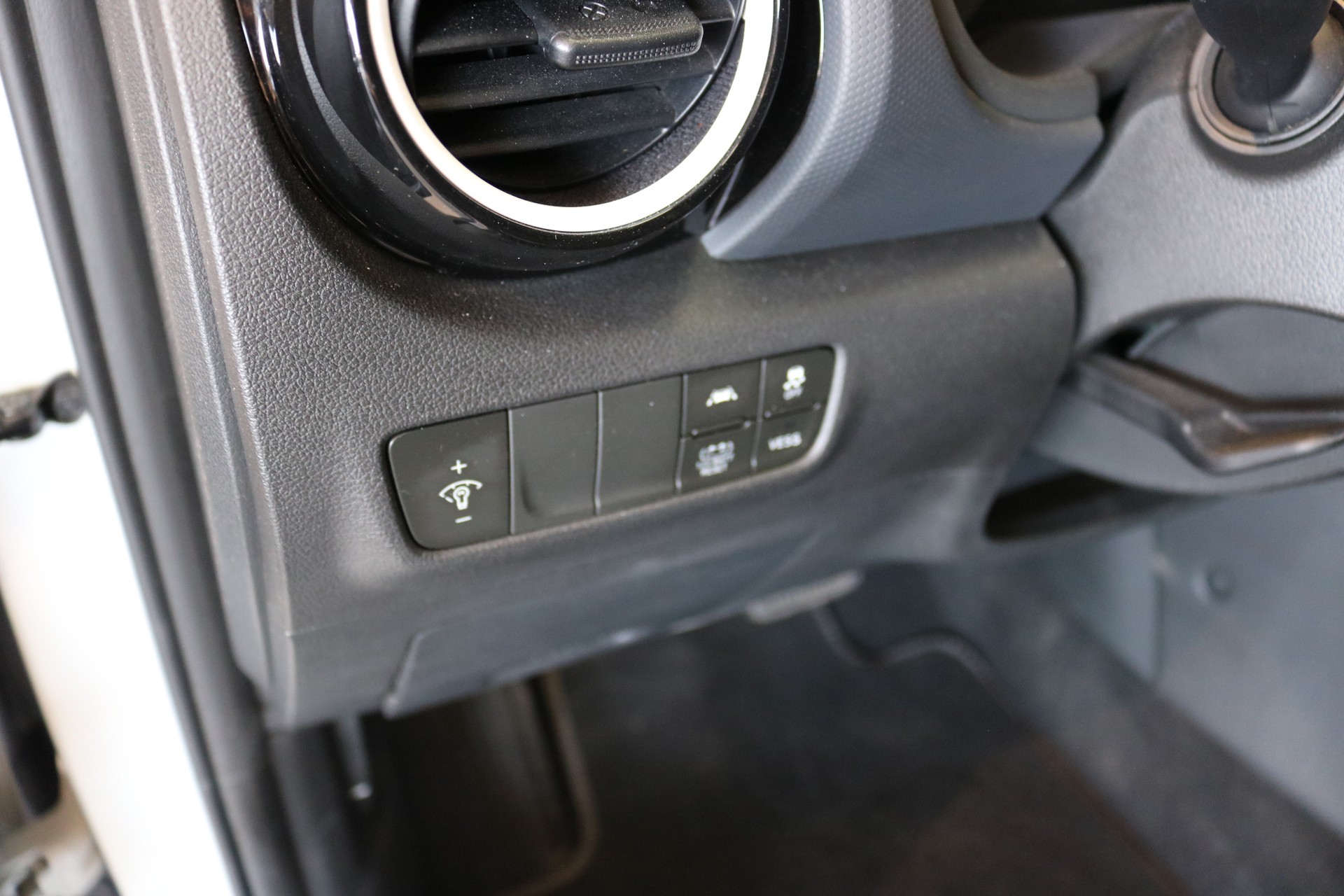 HYUNDAI Kona 1.6 GDi HEV Amplia DCT-image-40