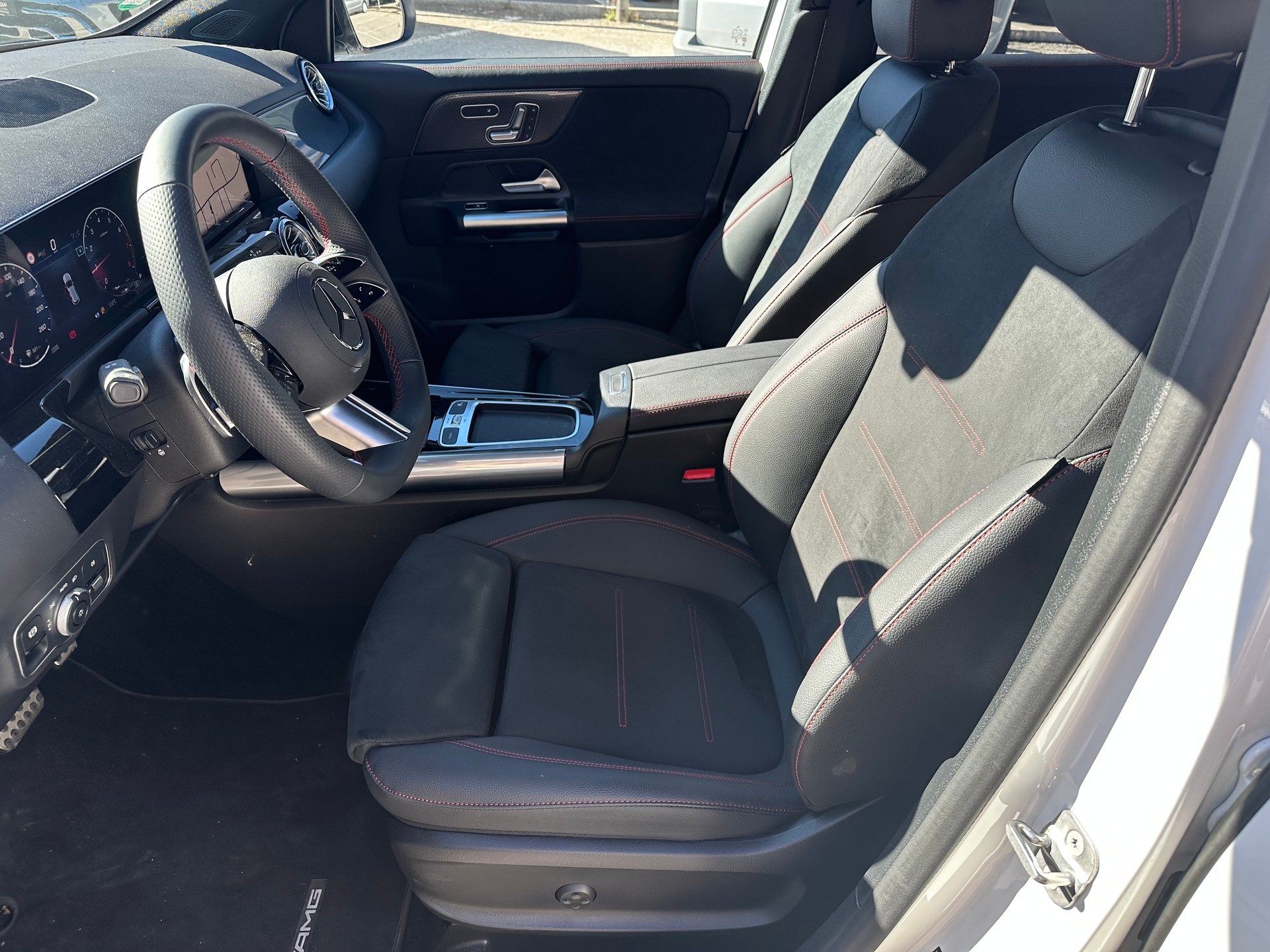 MERCEDES-BENZ GLA 220 AMG Line 4matic-image-9