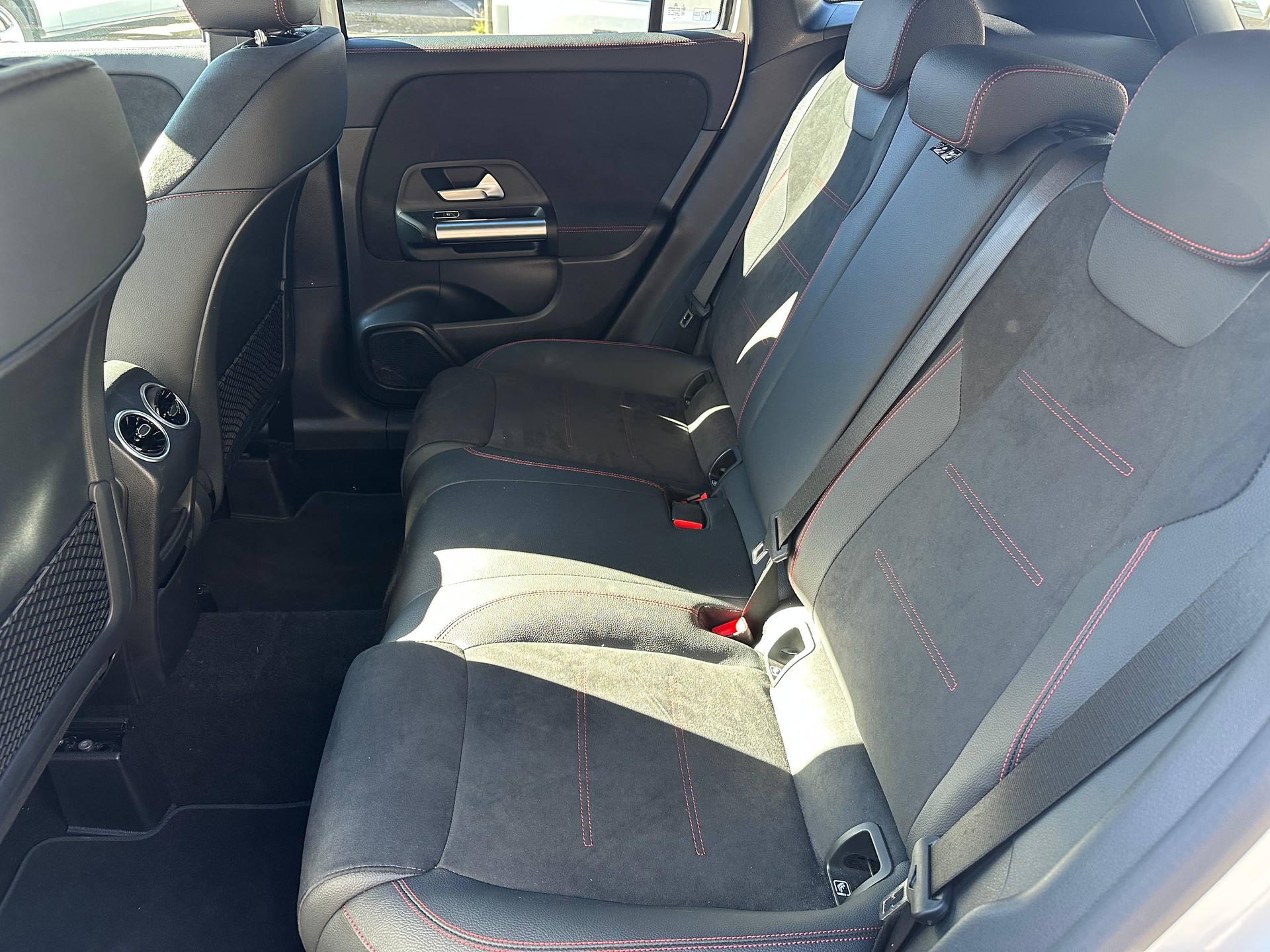 MERCEDES-BENZ GLA 220 AMG Line 4matic-image-10